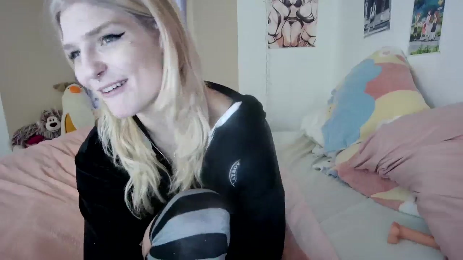 Gallery image thumbnail from DuckChan0's myfreecams stream on, 12/22/2023, 18:47 image 6 of 20
