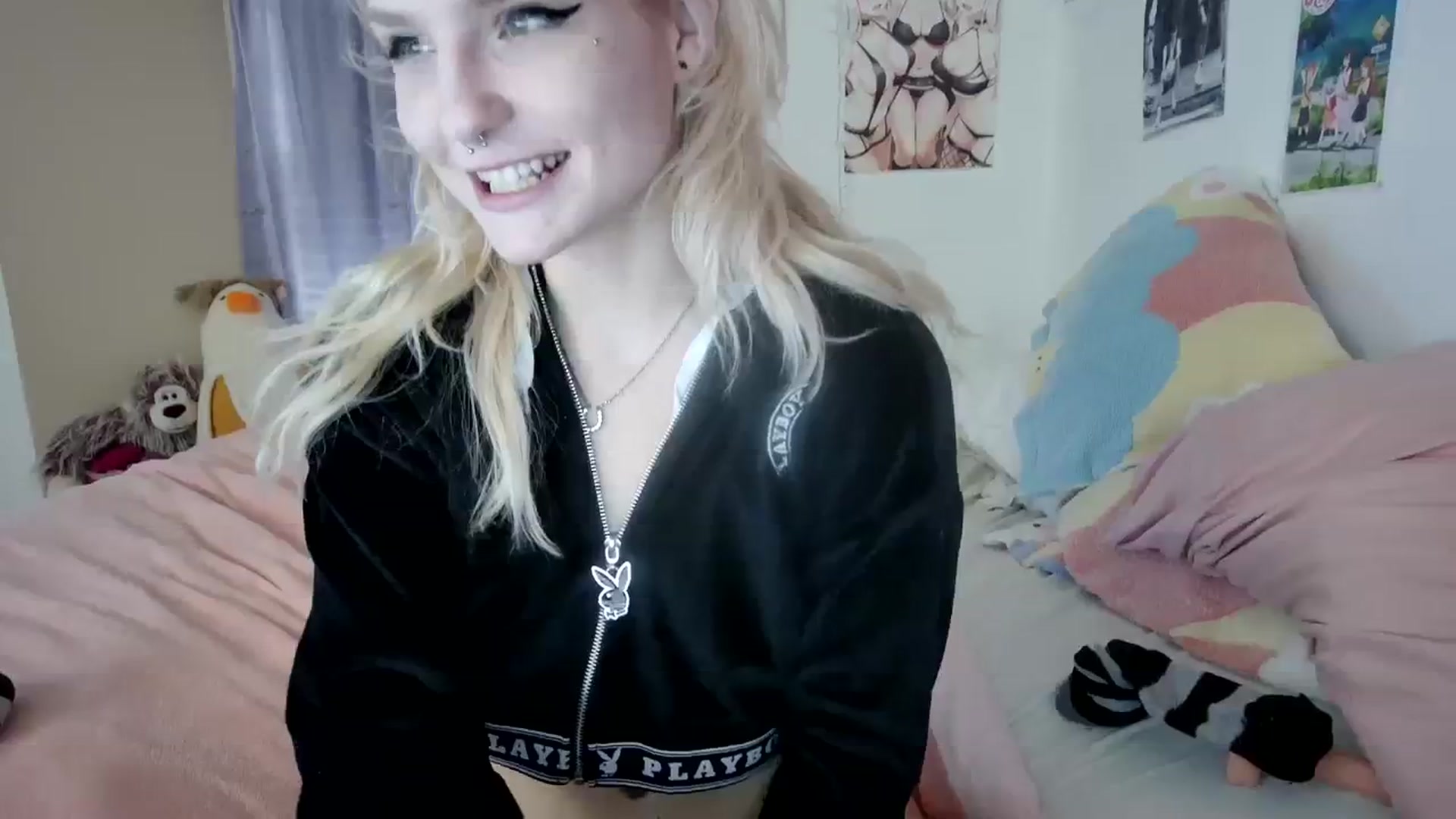 Gallery image thumbnail from DuckChan0's myfreecams stream on, 12/22/2023, 18:47 image 11 of 20