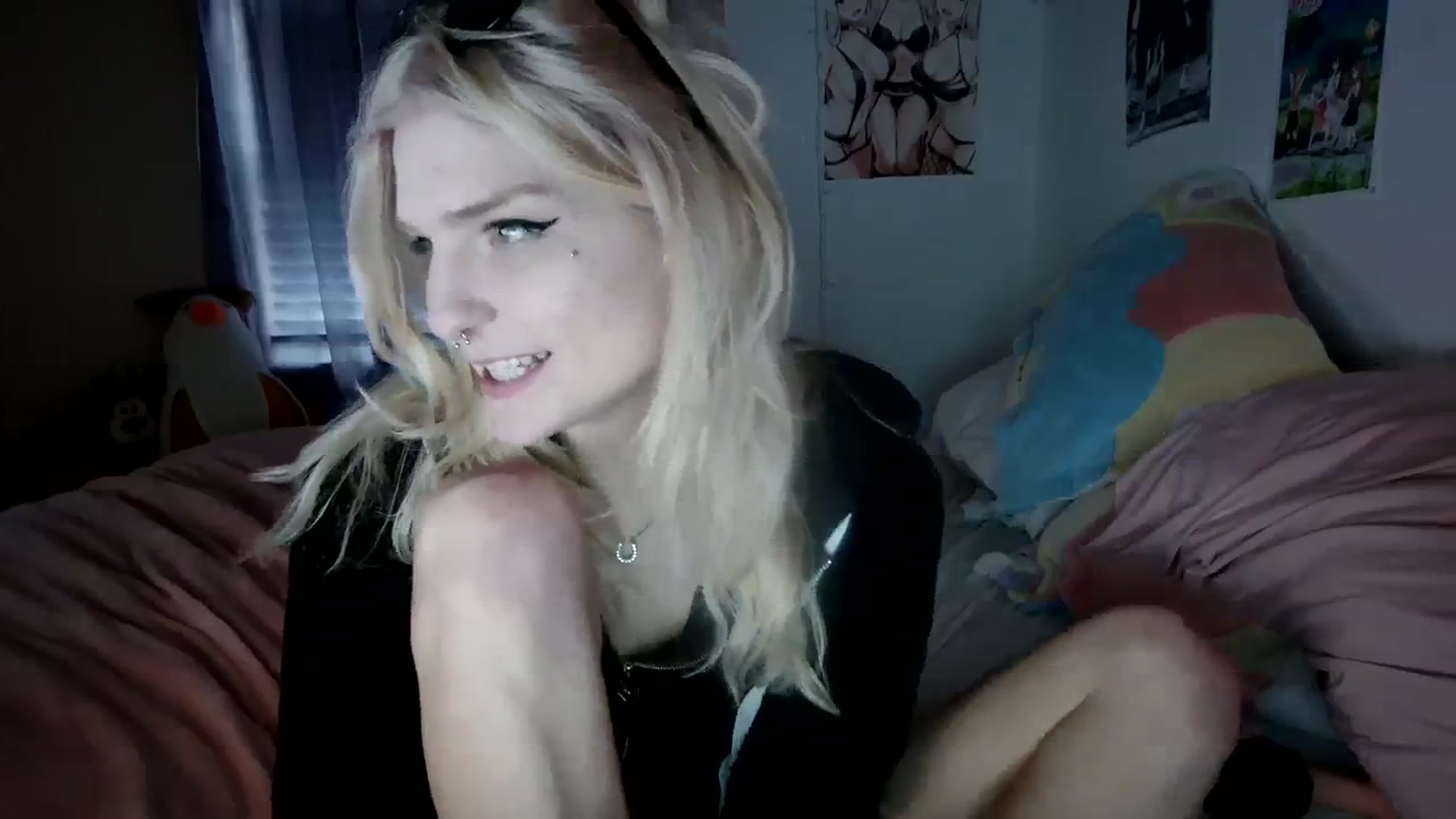 Gallery image thumbnail from DuckChan0's myfreecams stream on, 12/22/2023, 18:47 image 20 of 20