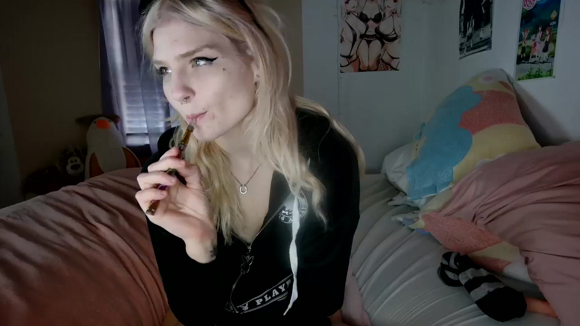 Gallery image thumbnail from DuckChan0's myfreecams stream on, 12/22/2023, 18:47 image 17 of 20