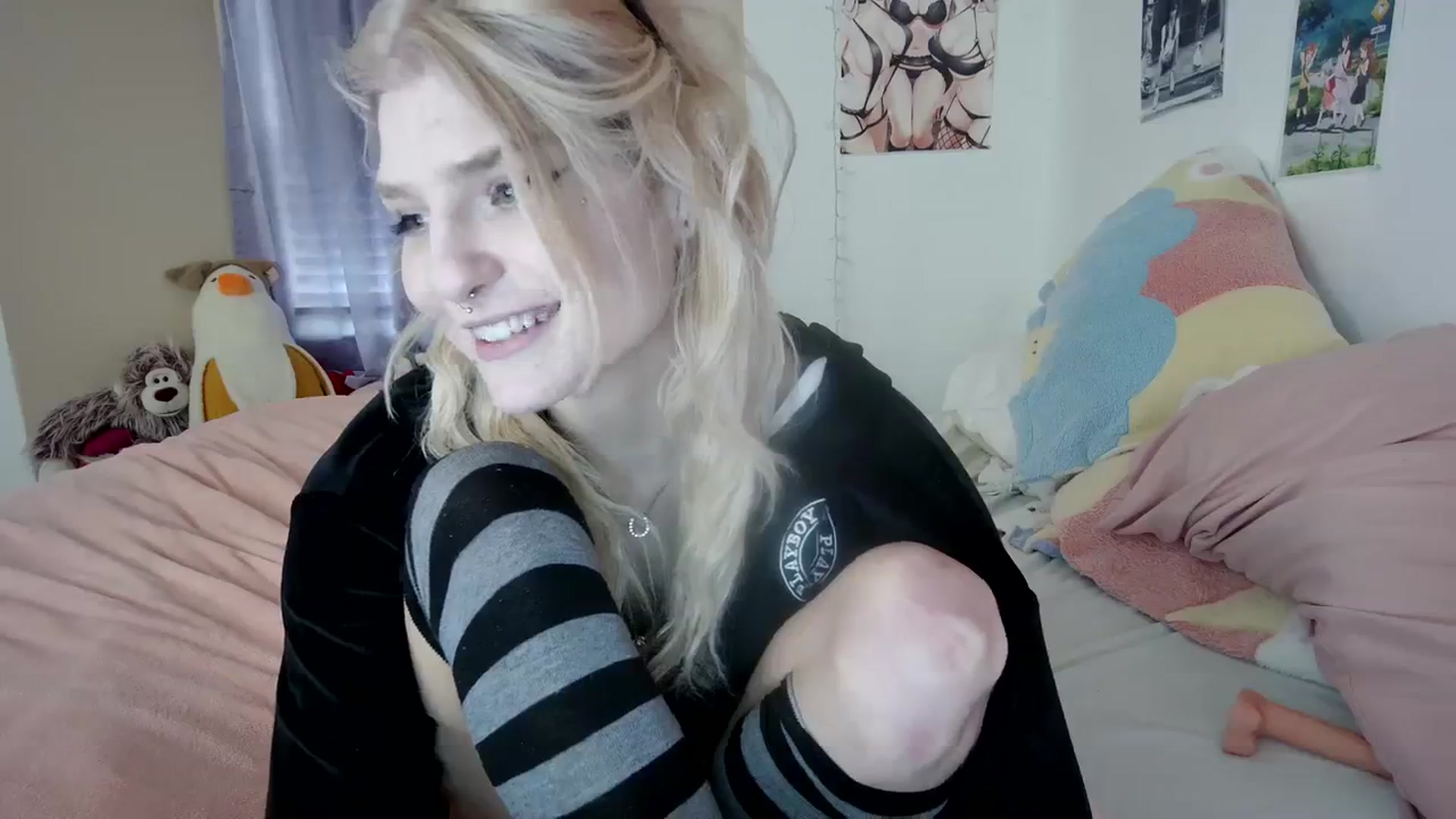 Gallery image thumbnail from DuckChan0's myfreecams stream on, 12/22/2023, 18:47 image 7 of 20