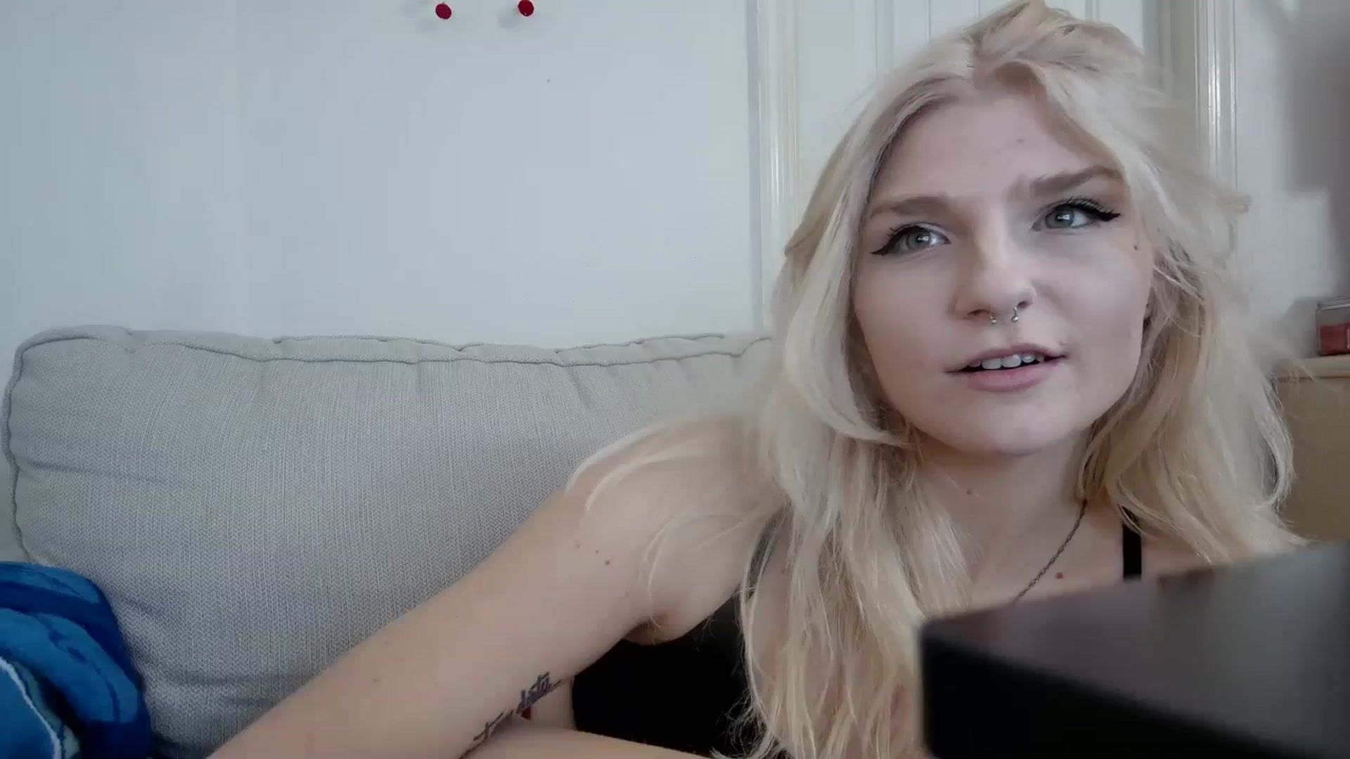 Gallery image thumbnail from DuckChan0's myfreecams stream on, 12/24/2023, 23:56 image 12 of 20