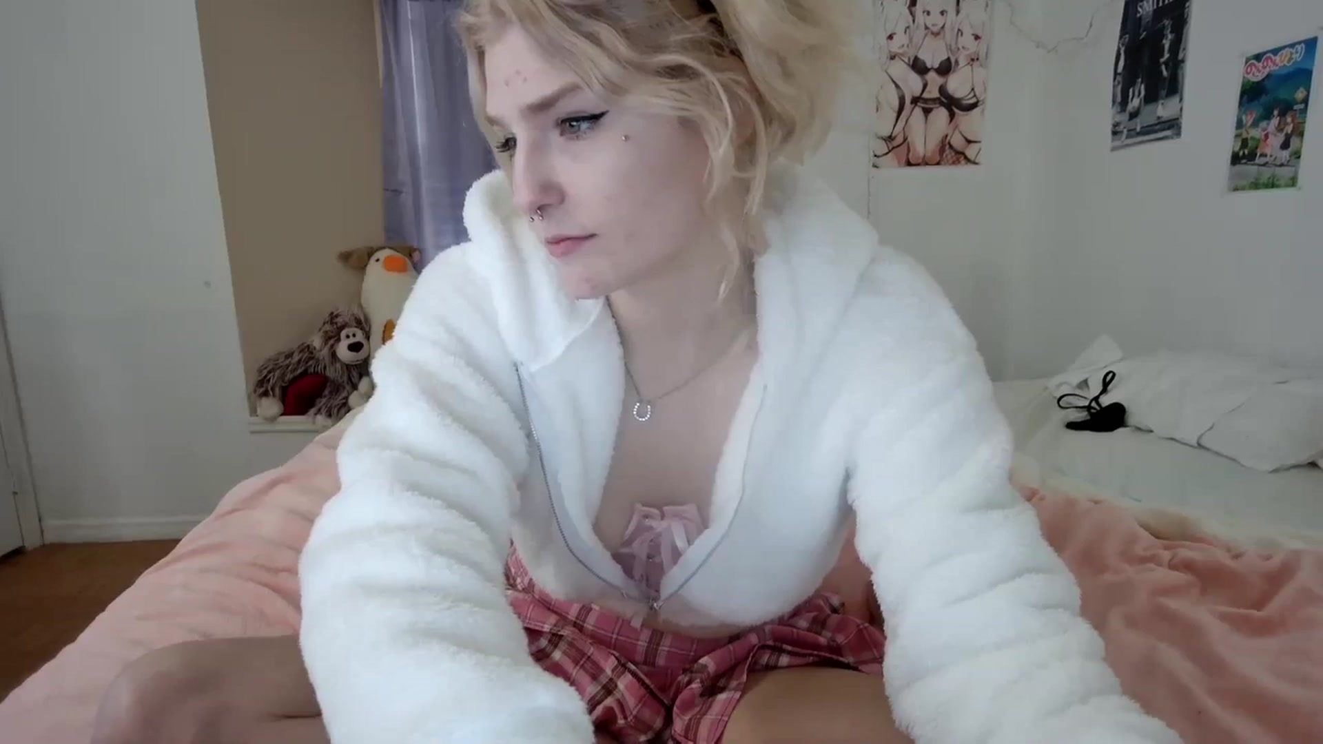 Gallery image thumbnail from DuckChan0's myfreecams stream on, 12/26/2023, 17:00 image 20 of 20