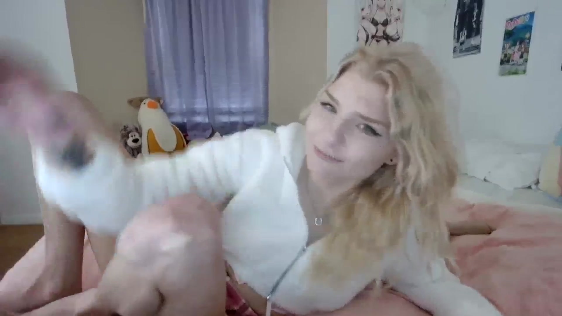 Gallery image thumbnail from DuckChan0's myfreecams stream on, 12/26/2023, 17:00 image 4 of 20