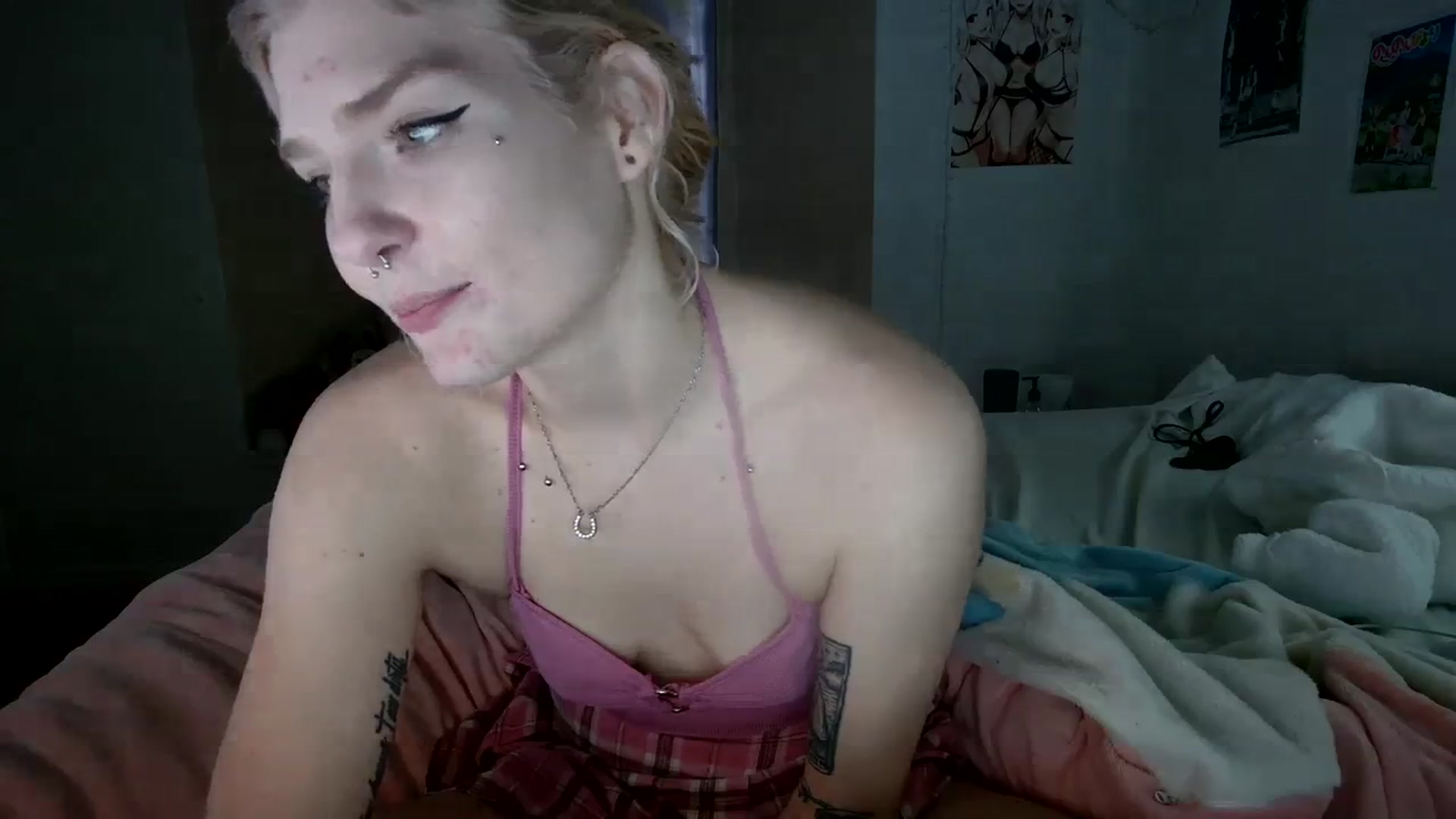 Gallery image thumbnail from DuckChan0's myfreecams stream on, 12/26/2023, 18:03 image 17 of 20