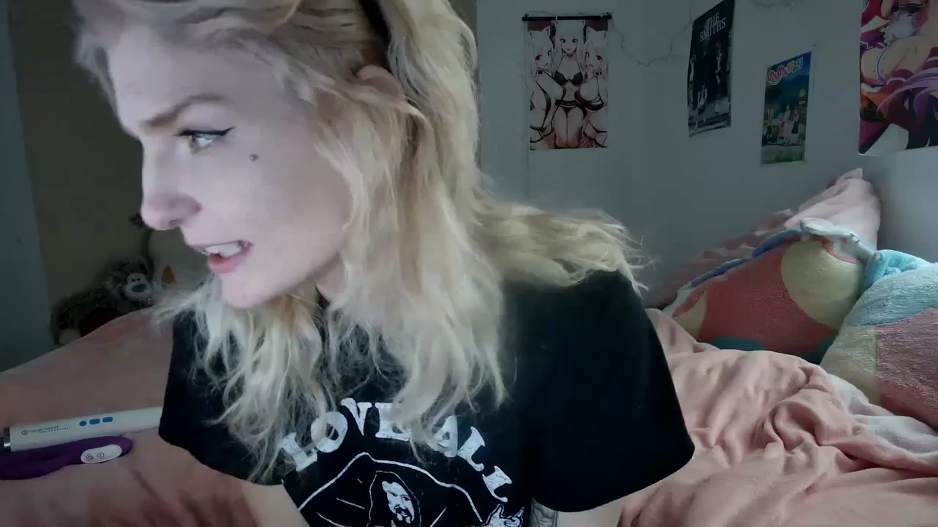 Gallery image thumbnail from DuckChan0's myfreecams stream on, 12/27/2023, 16:53 image 12 of 20