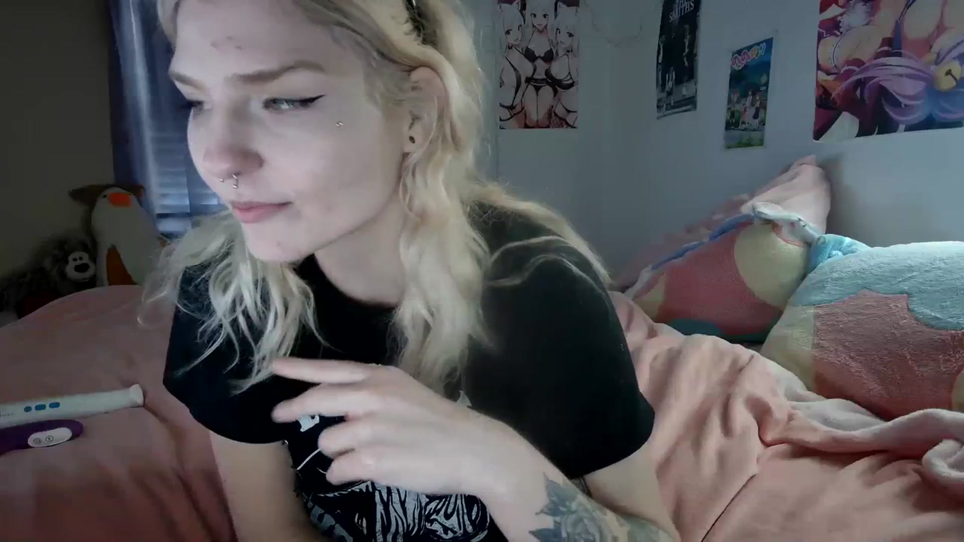 Gallery image thumbnail from DuckChan0's myfreecams stream on, 12/27/2023, 16:53 image 17 of 20
