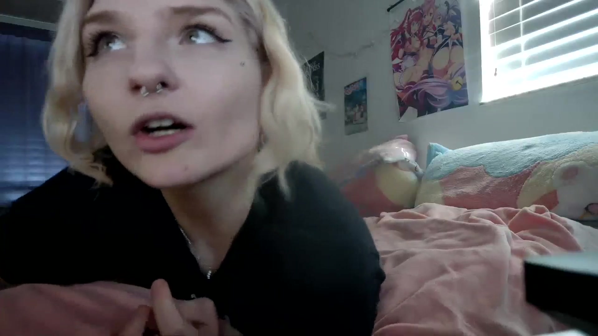 Gallery image thumbnail from DuckChan0's myfreecams stream on, 12/27/2023, 17:44 image 16 of 20