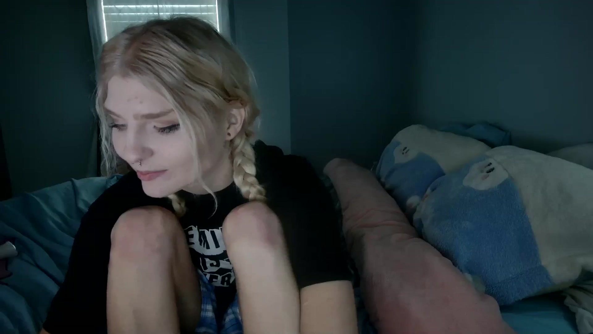 Gallery image thumbnail from DuckChan0's myfreecams stream on, 12/28/2023, 17:59 image 8 of 20