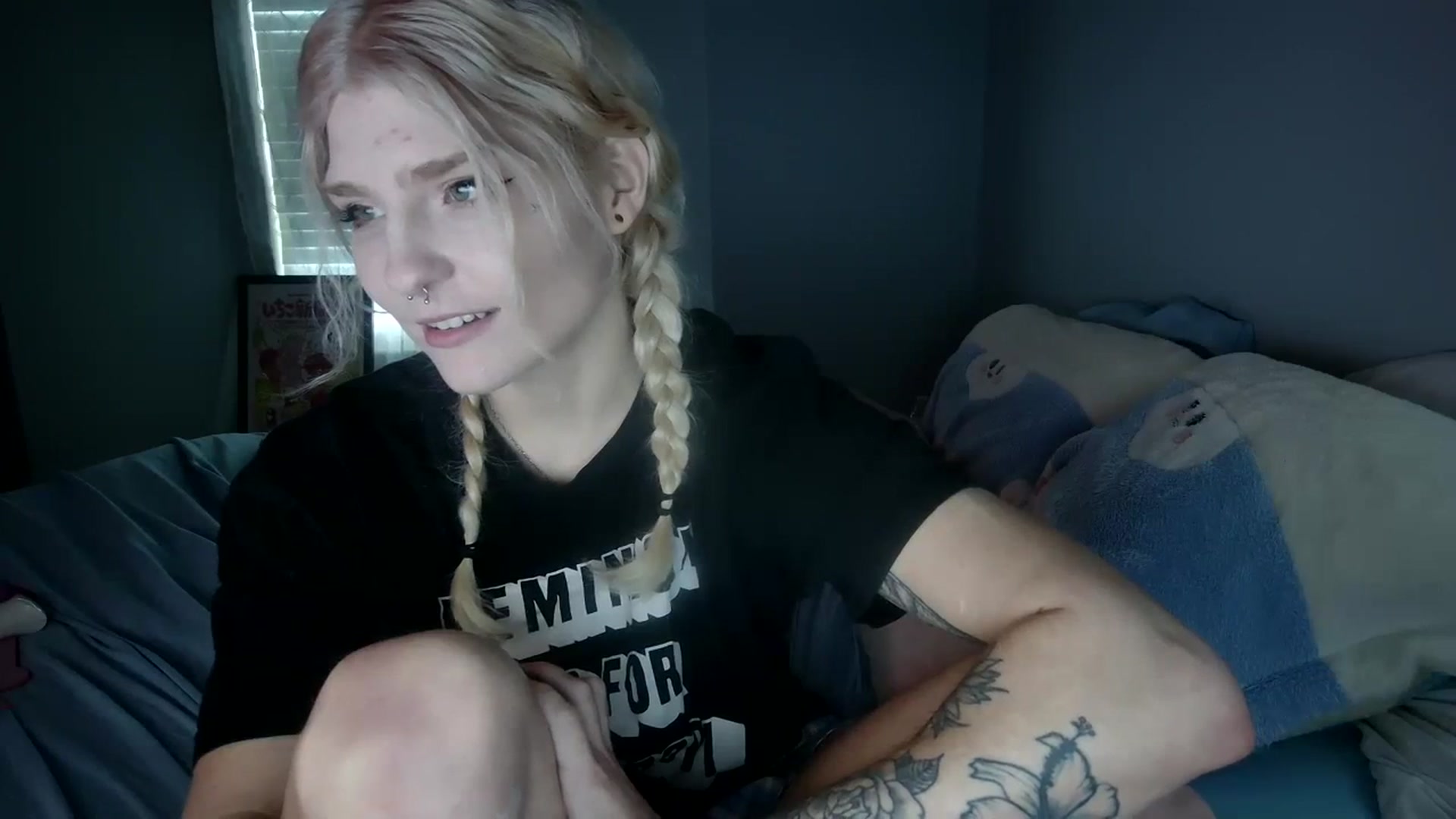 Gallery image thumbnail from DuckChan0's myfreecams stream on, 12/28/2023, 17:59 image 9 of 20