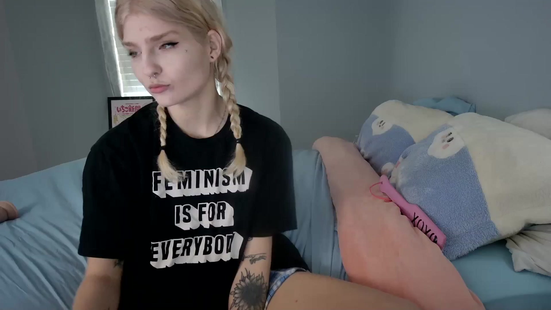 Gallery image thumbnail from DuckChan0's myfreecams stream on, 12/28/2023, 17:59 image 1 of 20