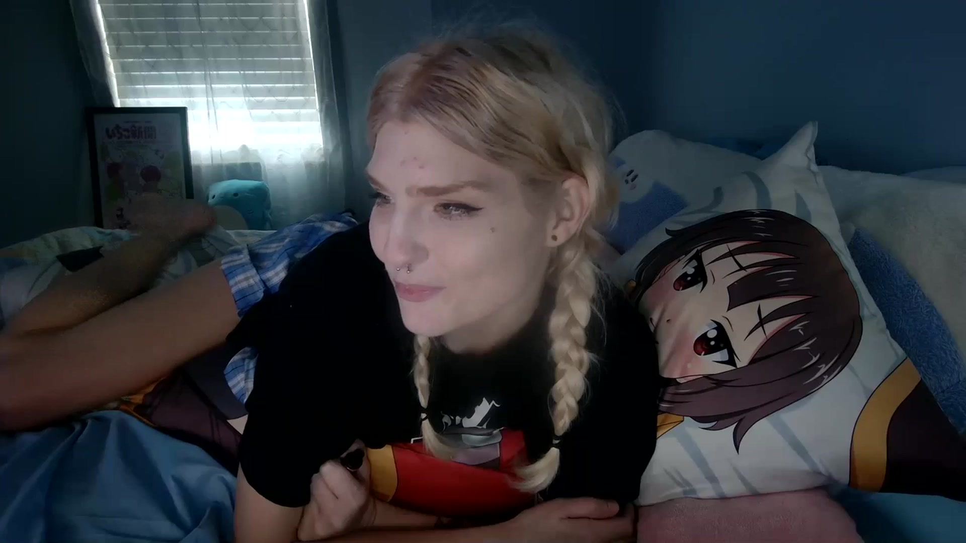 Gallery image thumbnail from DuckChan0's myfreecams stream on, 12/28/2023, 17:59 image 17 of 20