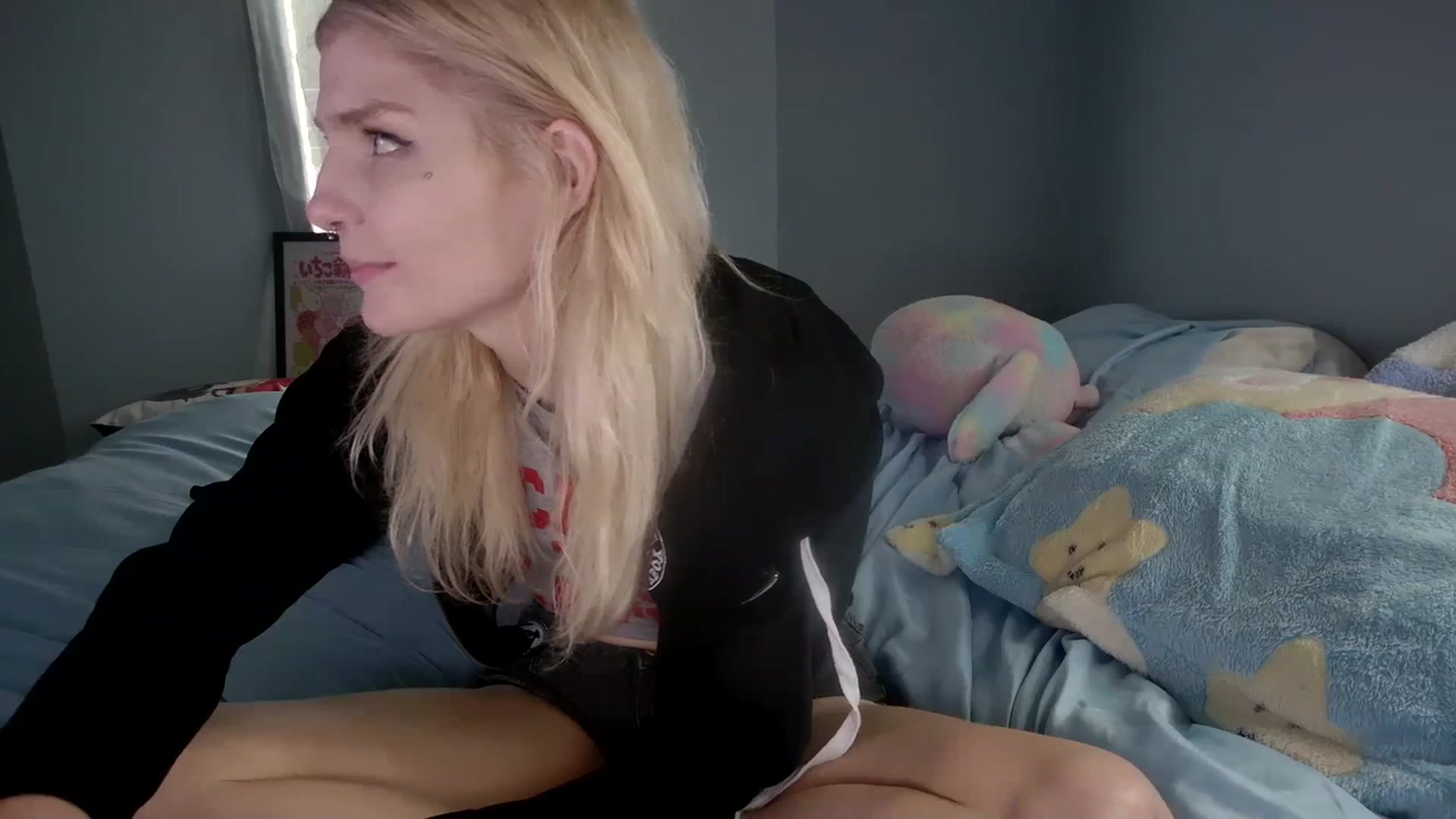 Gallery image thumbnail from DuckChan0's myfreecams stream on, 12/29/2023, 17:57 image 8 of 20