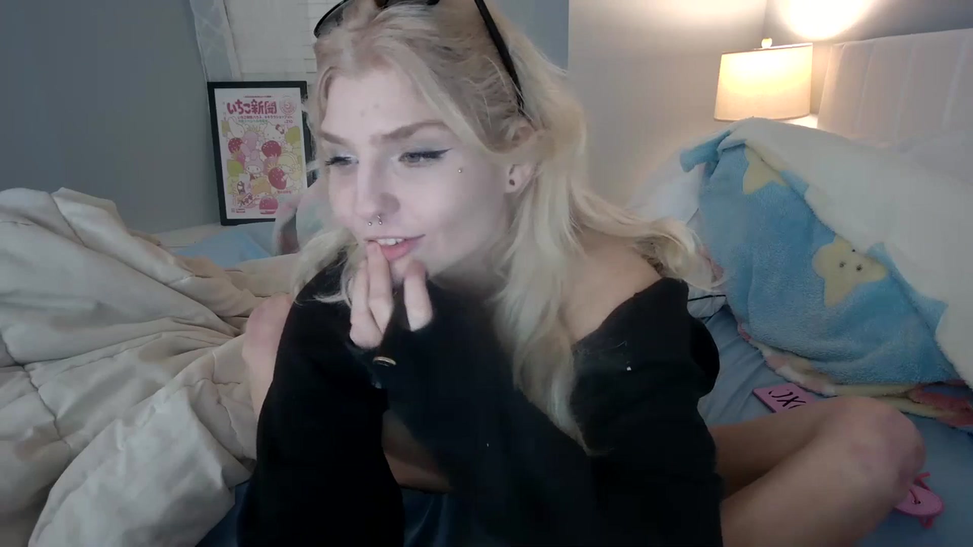 Gallery image thumbnail from DuckChan0's myfreecams stream on, 12/31/2023, 24:28 image 14 of 20
