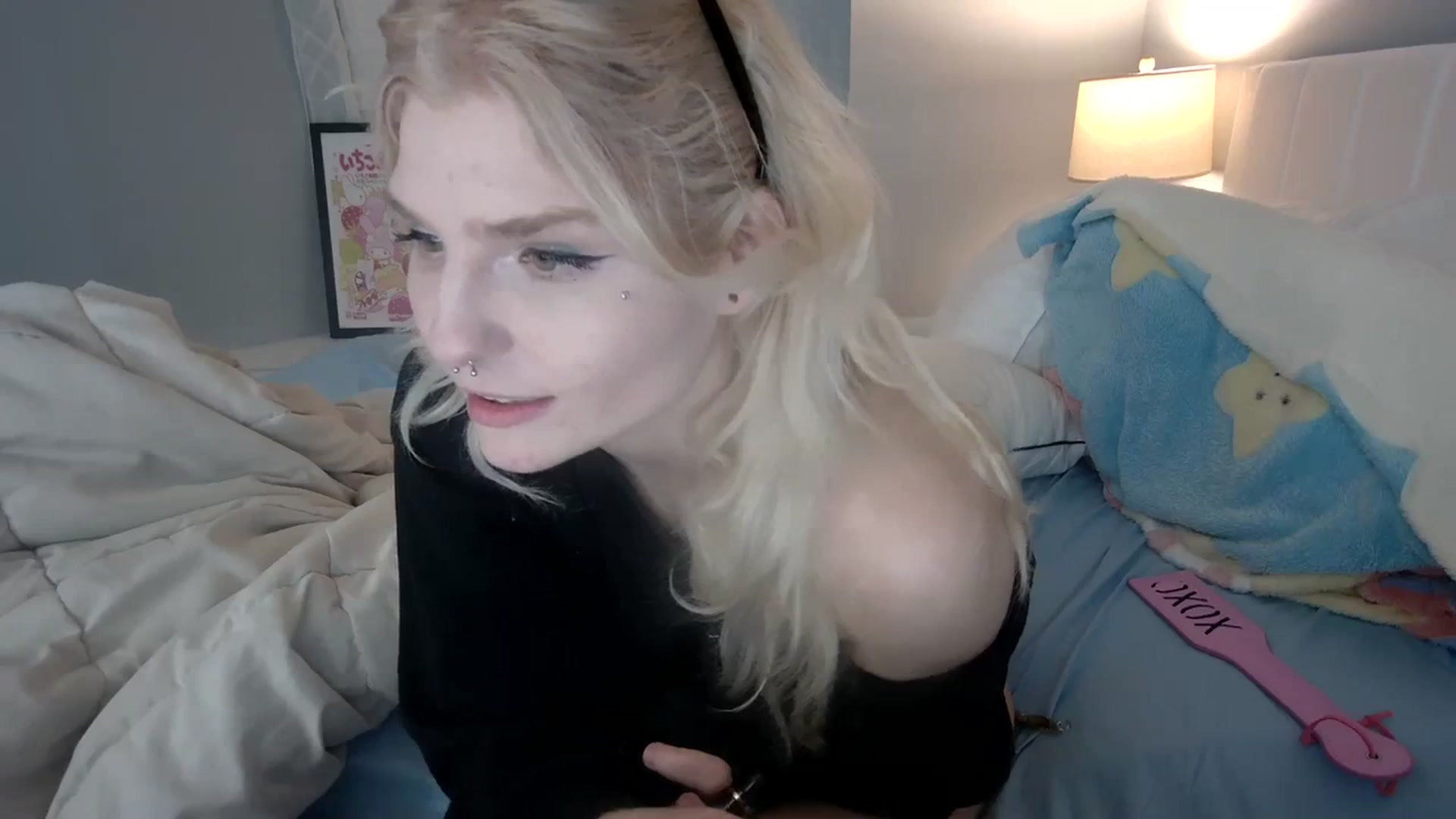 Gallery image thumbnail from DuckChan0's myfreecams stream on, 12/31/2023, 24:28 image 15 of 20