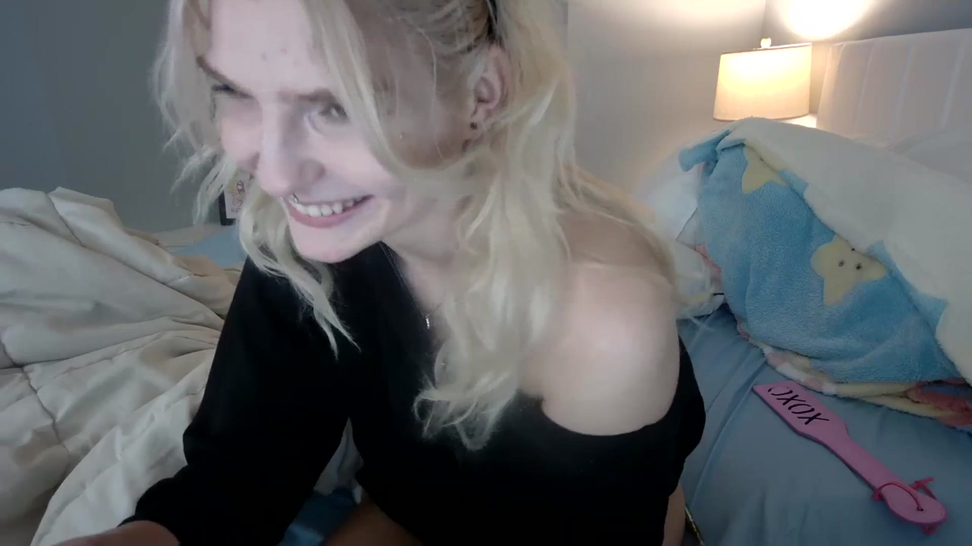 Gallery image thumbnail from DuckChan0's myfreecams stream on, 12/31/2023, 24:28 image 16 of 20