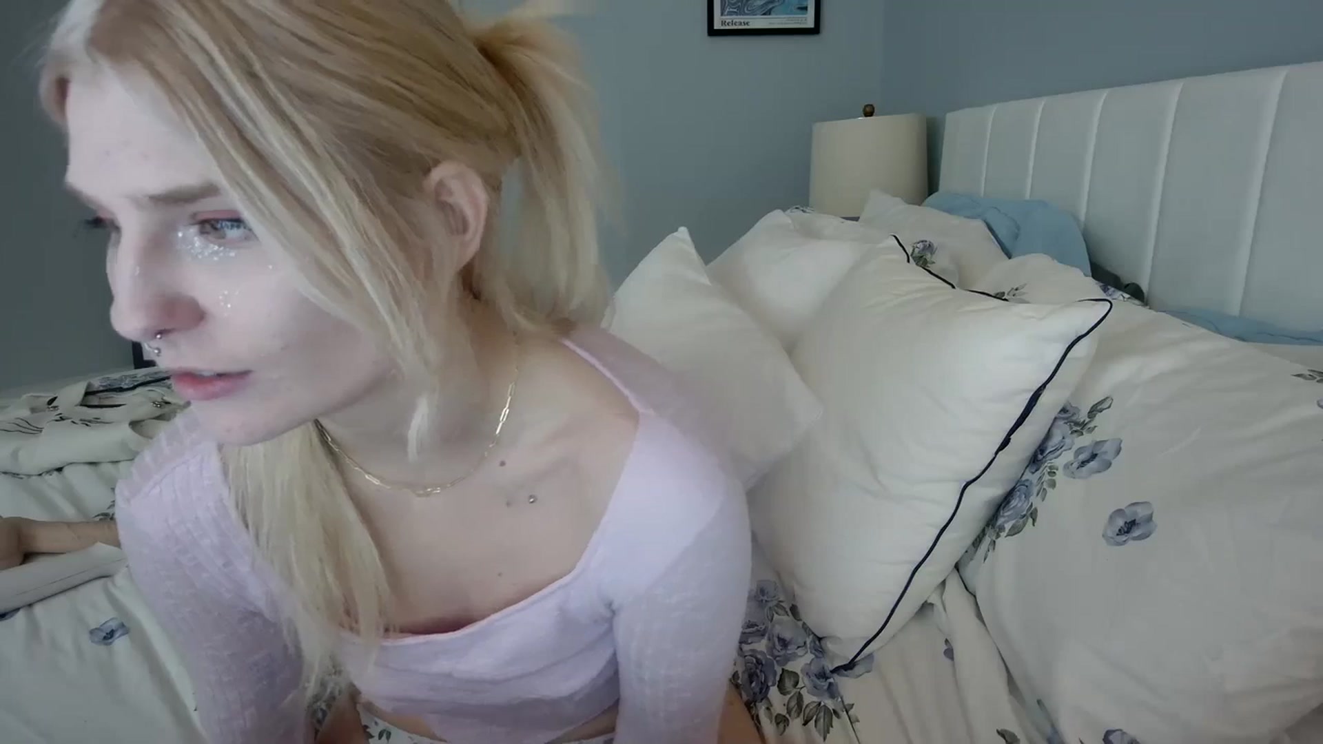 Gallery image thumbnail from DuckChan0's myfreecams stream on, 12/31/2023, 23:16 image 7 of 20
