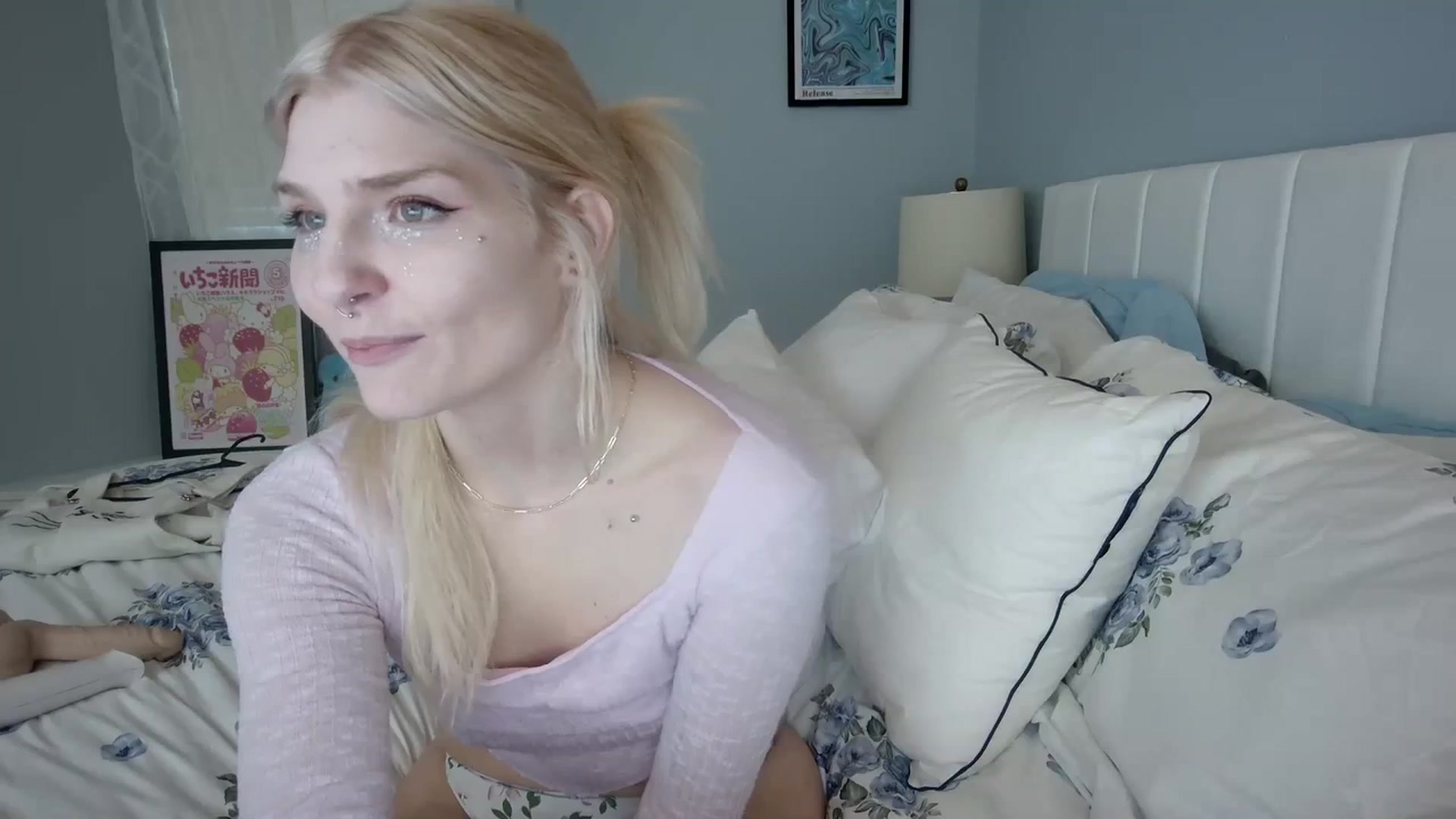 Gallery image thumbnail from DuckChan0's myfreecams stream on, 12/31/2023, 23:16 image 5 of 20