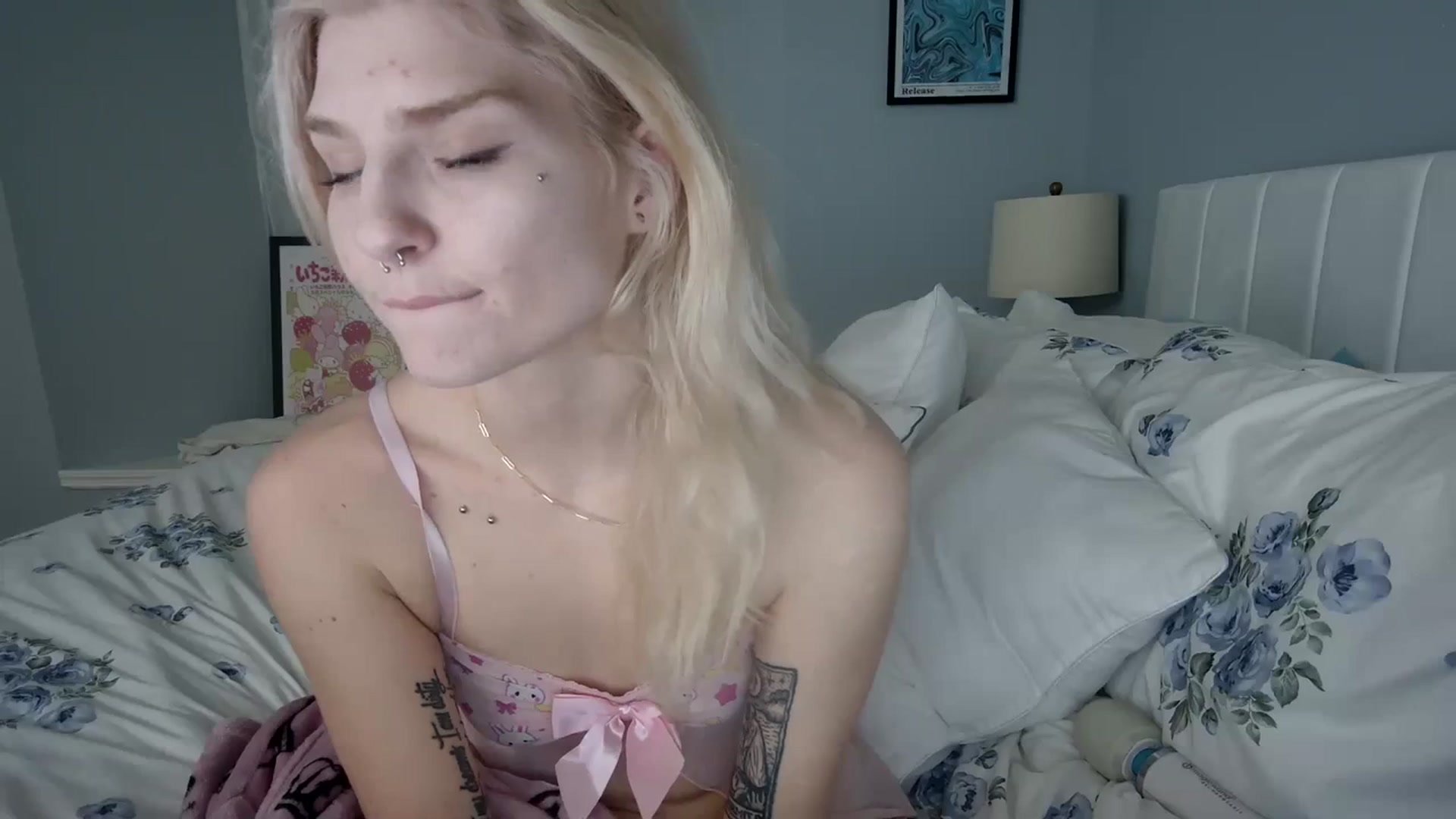 Gallery image thumbnail from DuckChan0's myfreecams stream on, 01/01/2024, 23:36 image 15 of 20