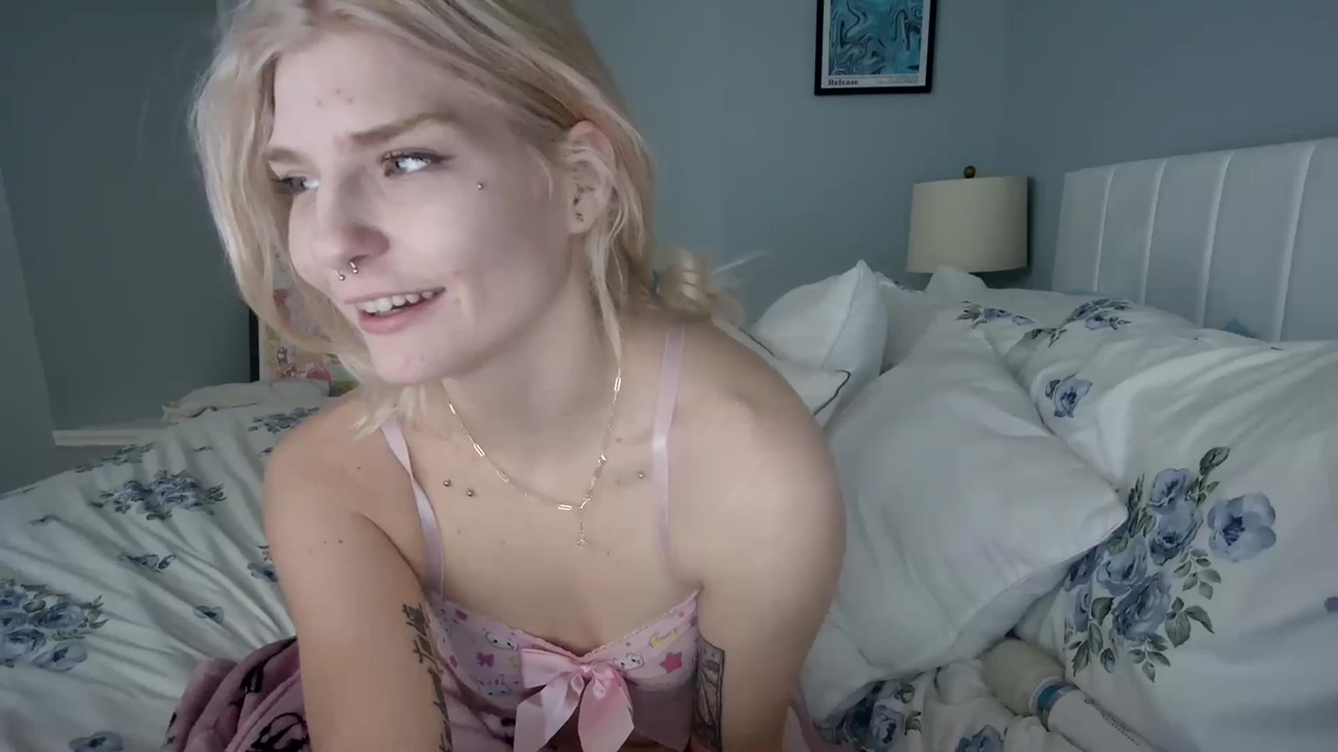 Gallery image thumbnail from DuckChan0's myfreecams stream on, 01/01/2024, 23:36 image 18 of 20