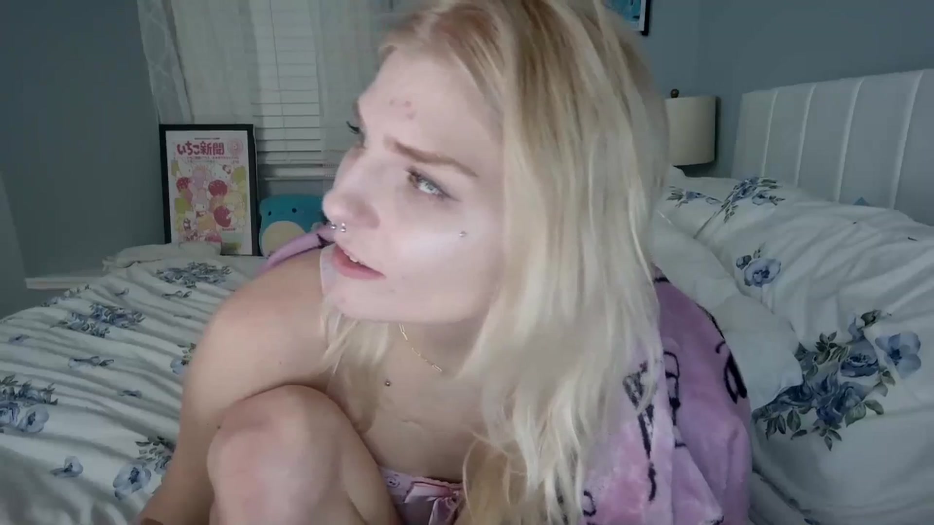 Gallery image thumbnail from DuckChan0's myfreecams stream on, 01/02/2024, 24:05 image 2 of 20