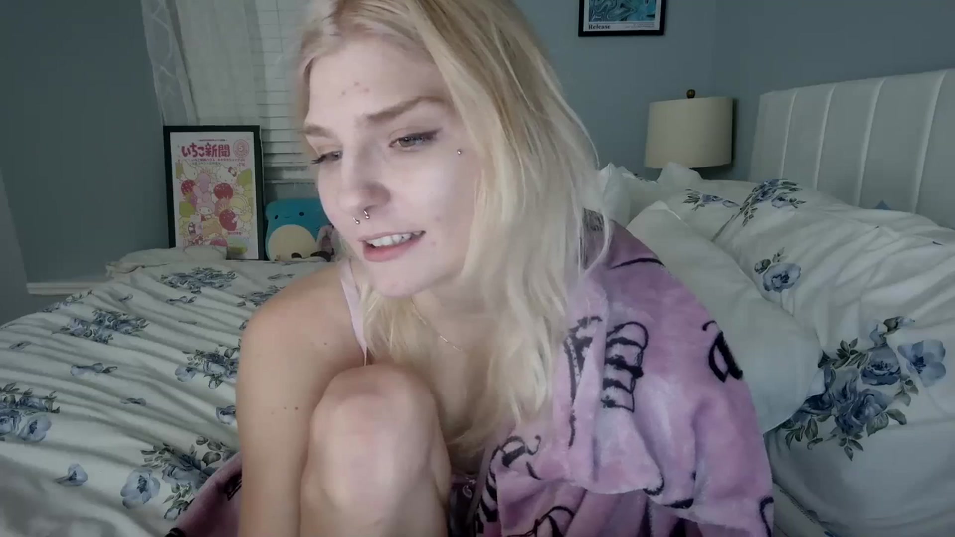Gallery image thumbnail from DuckChan0's myfreecams stream on, 01/02/2024, 24:05 image 3 of 20