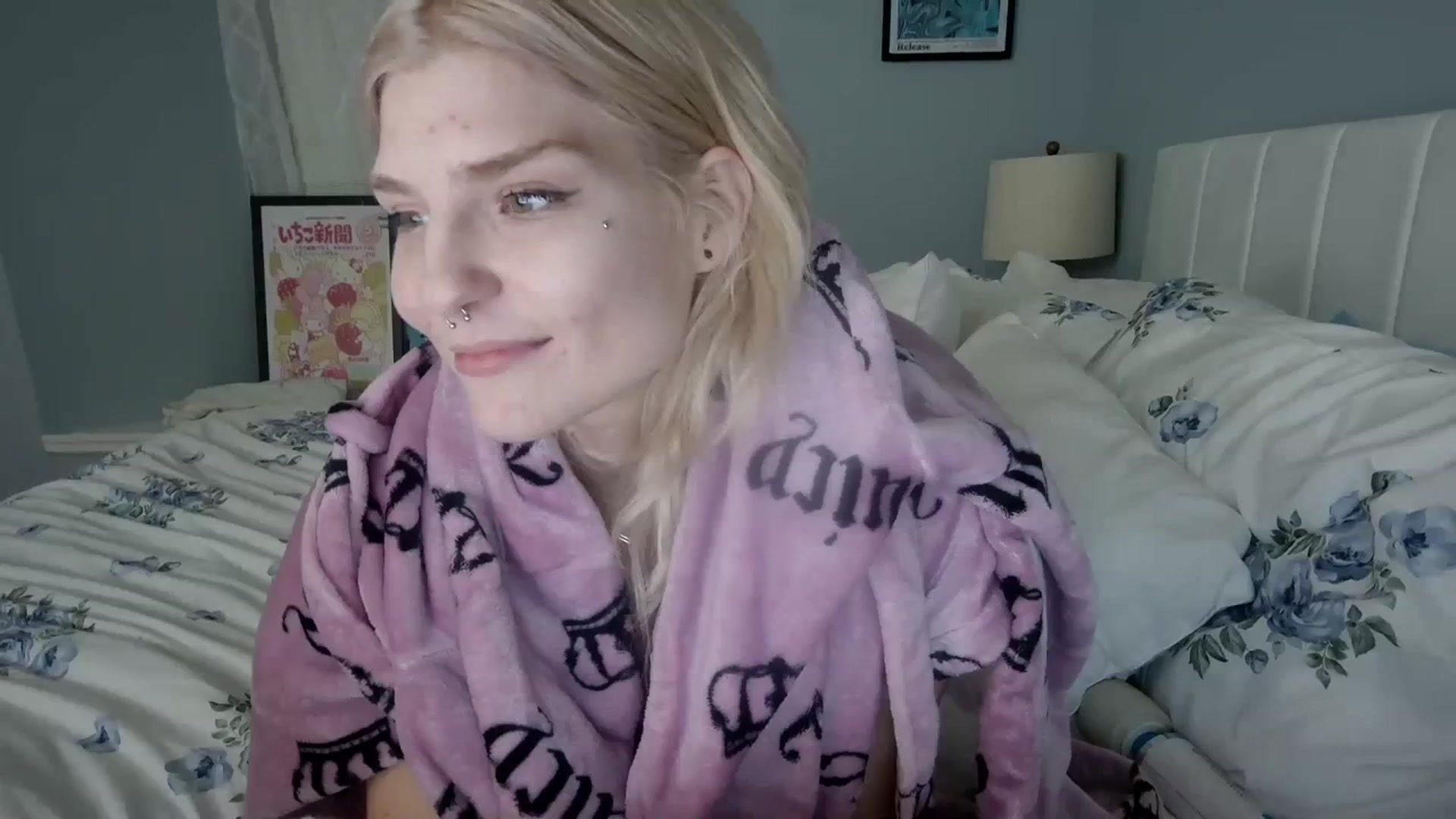 Gallery image thumbnail from DuckChan0's myfreecams stream on, 01/02/2024, 24:05 image 4 of 20