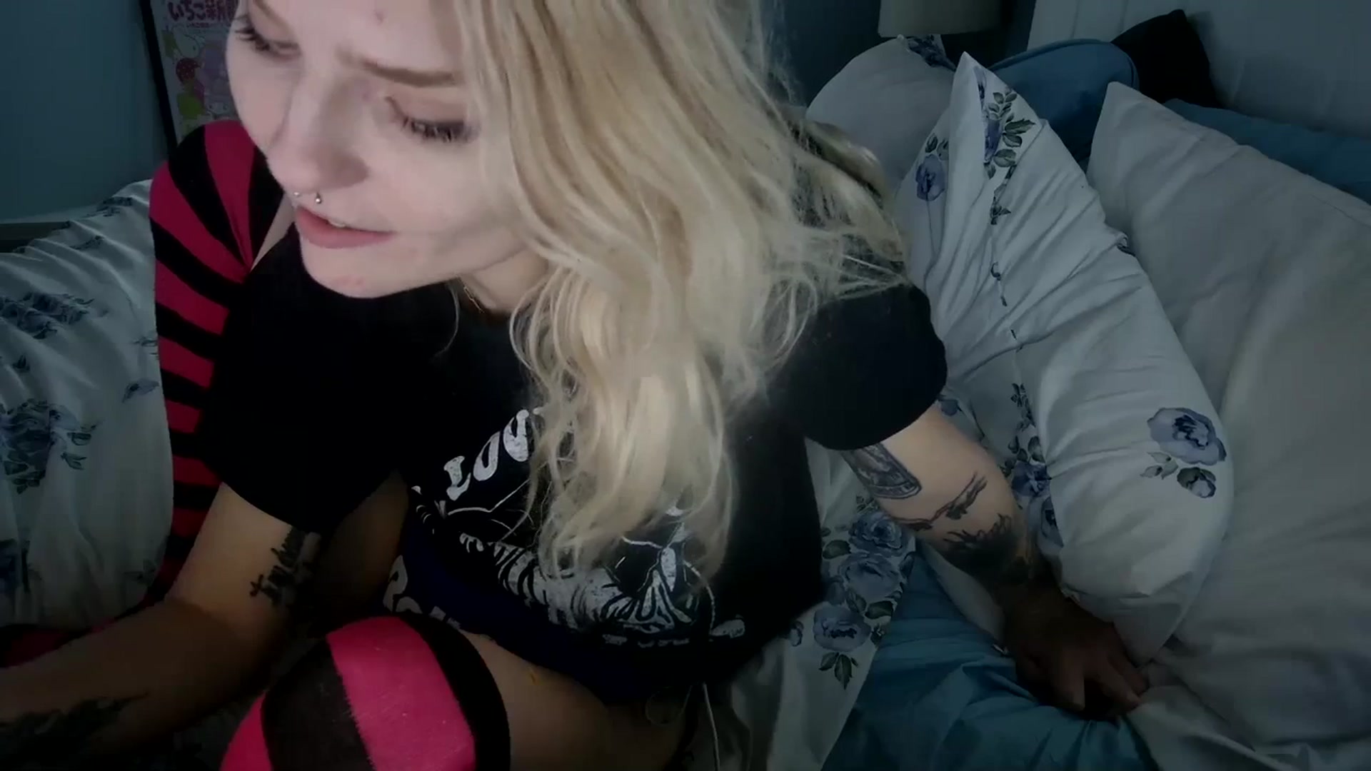Gallery image thumbnail from DuckChan0's myfreecams stream on, 01/02/2024, 19:16 image 15 of 20