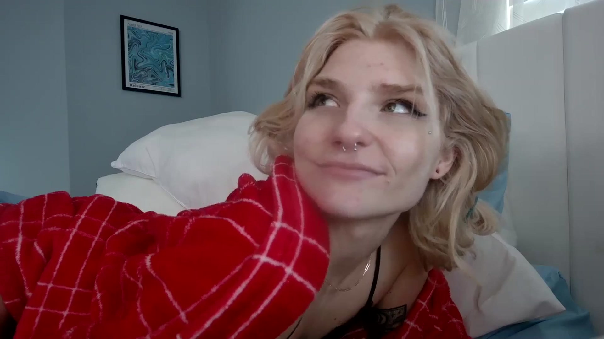 Gallery image thumbnail from DuckChan0's myfreecams stream on, 01/03/2024, 20:37 image 7 of 20
