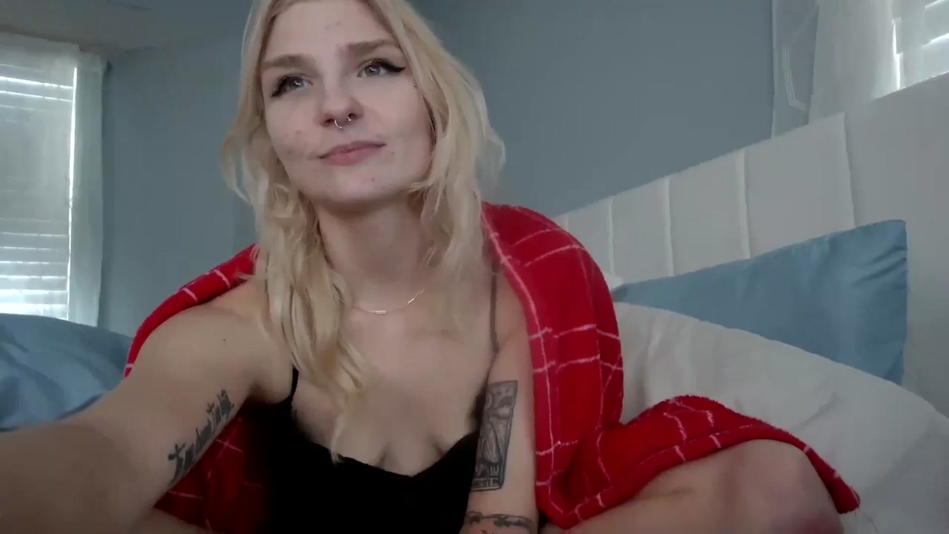 Gallery image thumbnail from DuckChan0's myfreecams stream on, 01/03/2024, 20:37 image 13 of 20