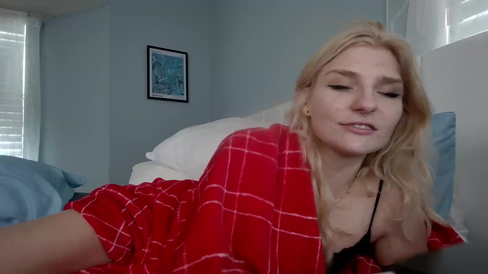 Gallery image thumbnail from DuckChan0's myfreecams stream on, 01/03/2024, 20:37 image 14 of 20