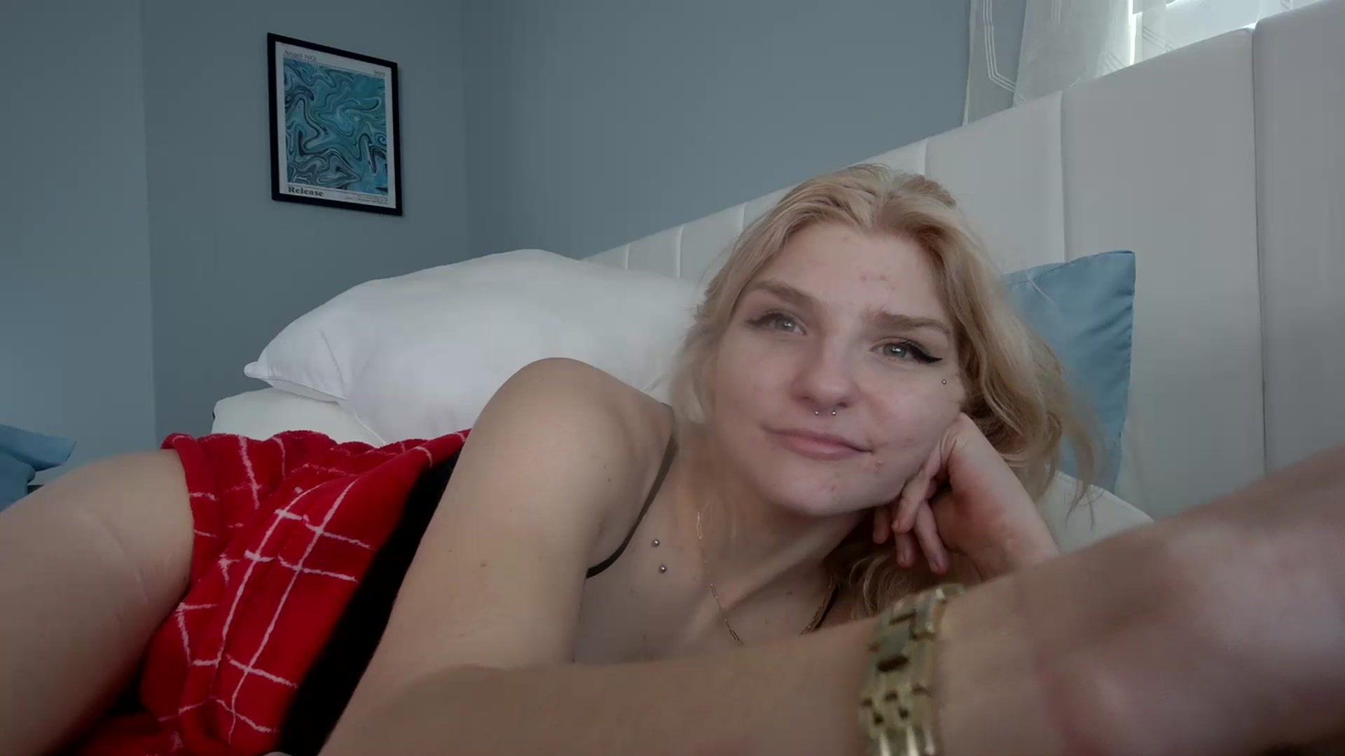 Gallery image thumbnail from DuckChan0's myfreecams stream on, 01/03/2024, 20:37 image 9 of 20