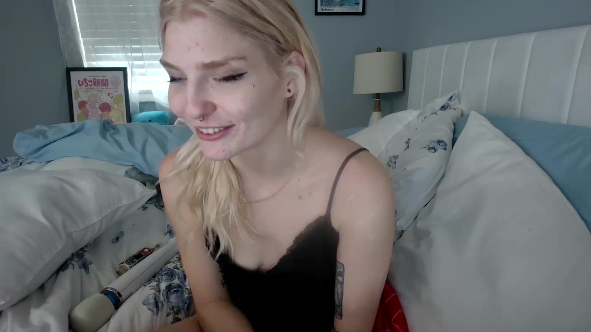 Gallery image thumbnail from DuckChan0's myfreecams stream on, 01/03/2024, 21:11 image 13 of 20