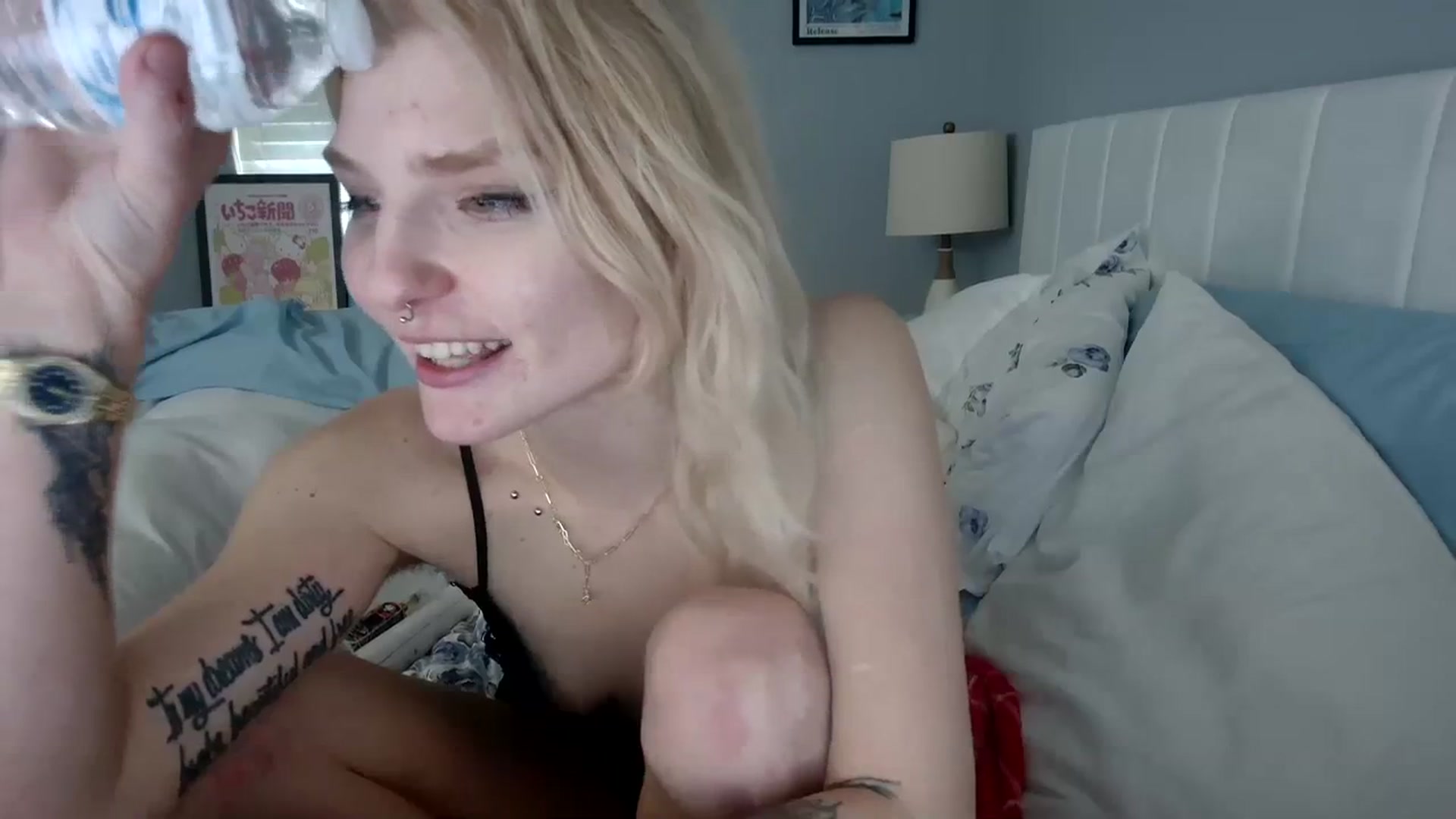 Gallery image thumbnail from DuckChan0's myfreecams stream on, 01/03/2024, 21:11 image 11 of 20