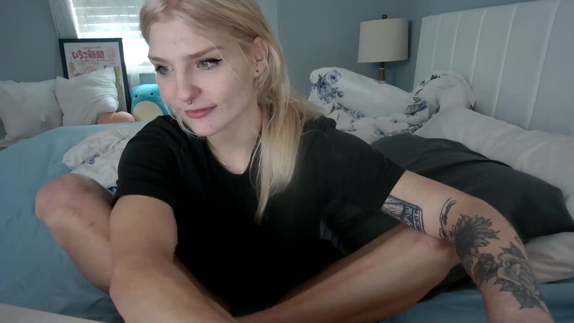 Gallery image thumbnail from DuckChan0's myfreecams stream on, 01/04/2024, 19:32 image 11 of 20