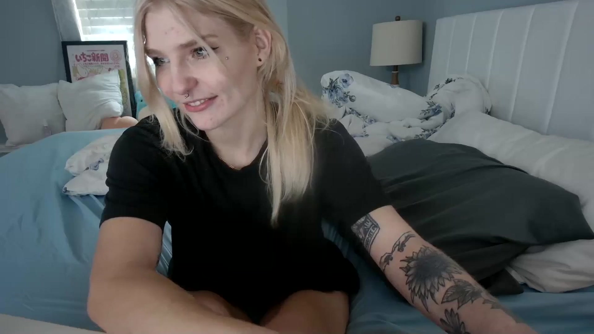 Gallery image thumbnail from DuckChan0's myfreecams stream on, 01/04/2024, 19:32 image 10 of 20