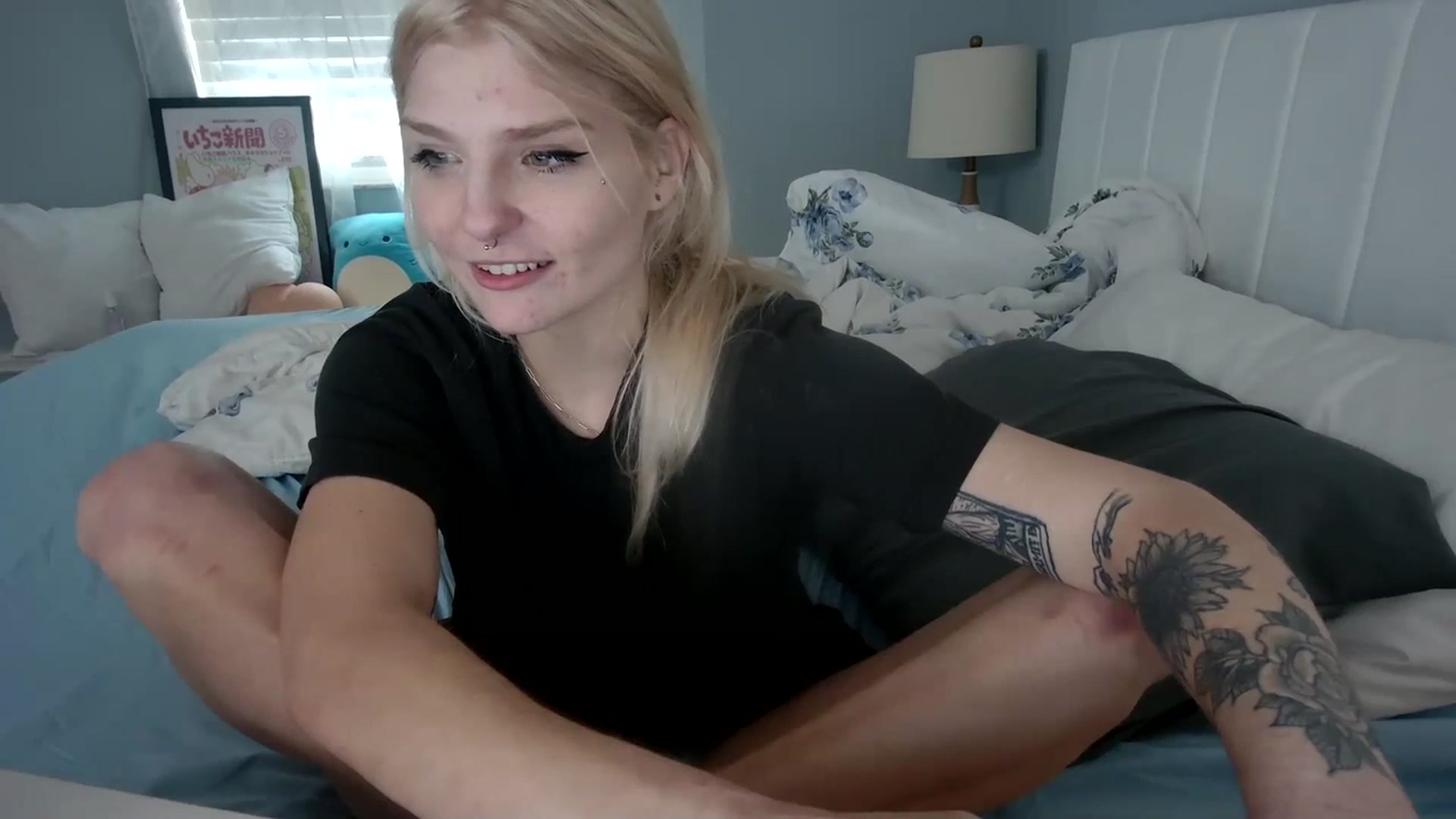Gallery image thumbnail from DuckChan0's myfreecams stream on, 01/04/2024, 19:32 image 12 of 20