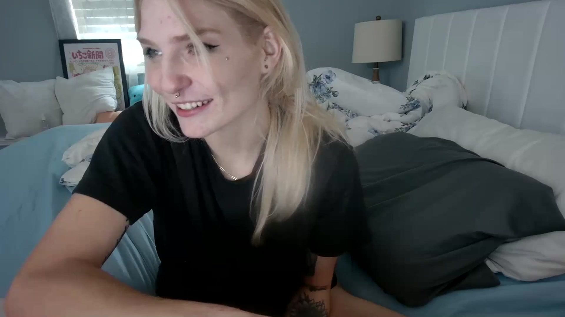 Gallery image thumbnail from DuckChan0's myfreecams stream on, 01/04/2024, 19:32 image 14 of 20