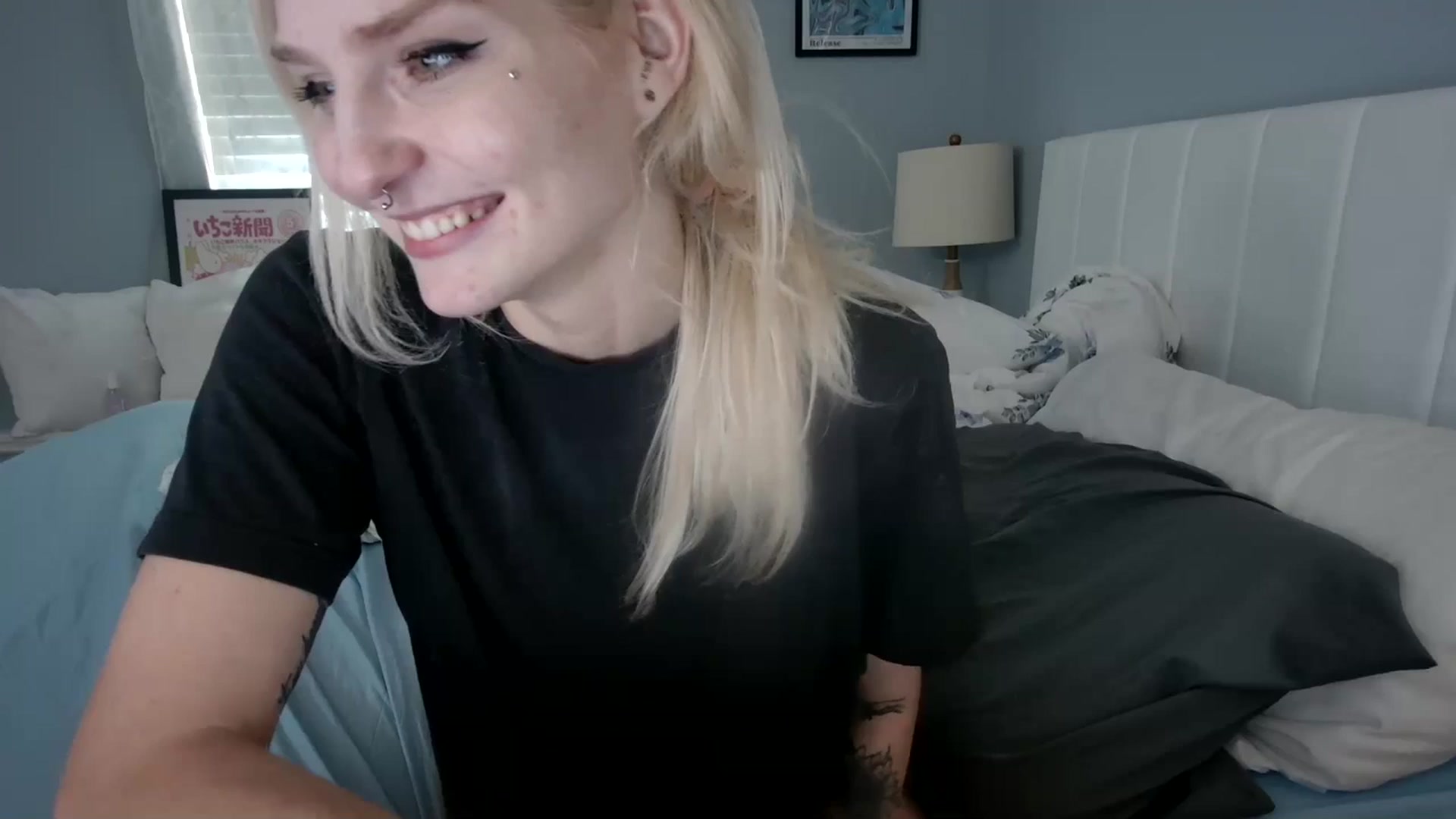 Gallery image thumbnail from DuckChan0's myfreecams stream on, 01/04/2024, 19:32 image 15 of 20