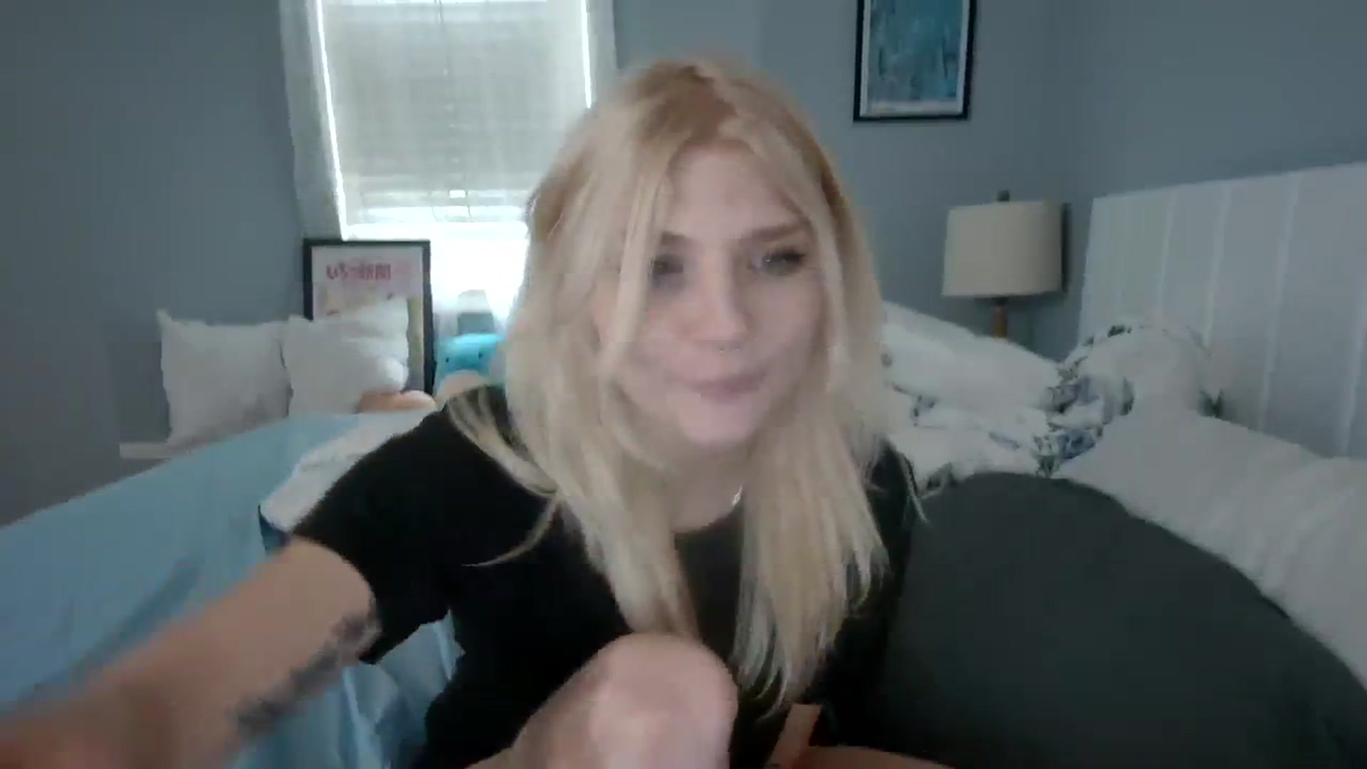 Gallery image thumbnail from DuckChan0's myfreecams stream on, 01/04/2024, 20:11 image 17 of 20