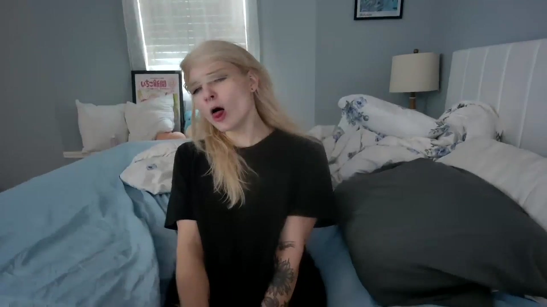 Gallery image thumbnail from DuckChan0's myfreecams stream on, 01/04/2024, 20:11 image 3 of 20
