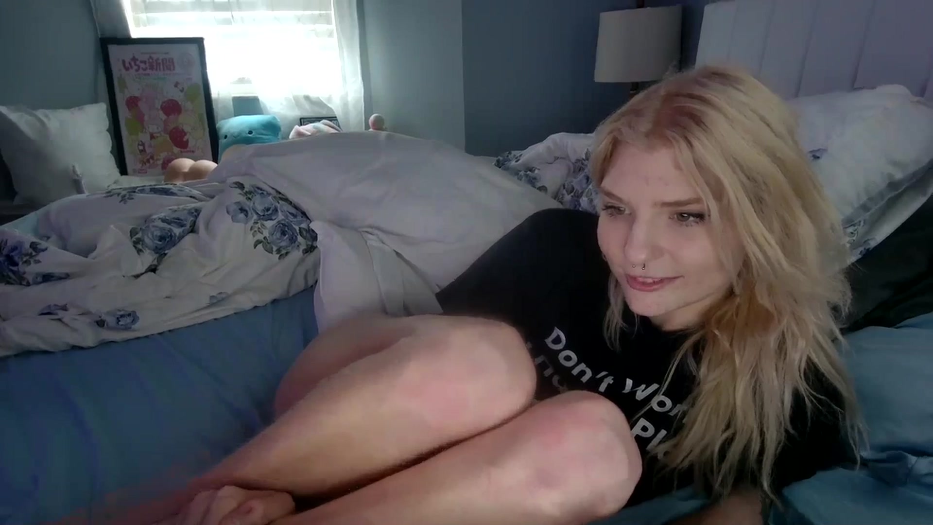 Gallery image thumbnail from DuckChan0's myfreecams stream on, 01/05/2024, 17:32 image 7 of 20