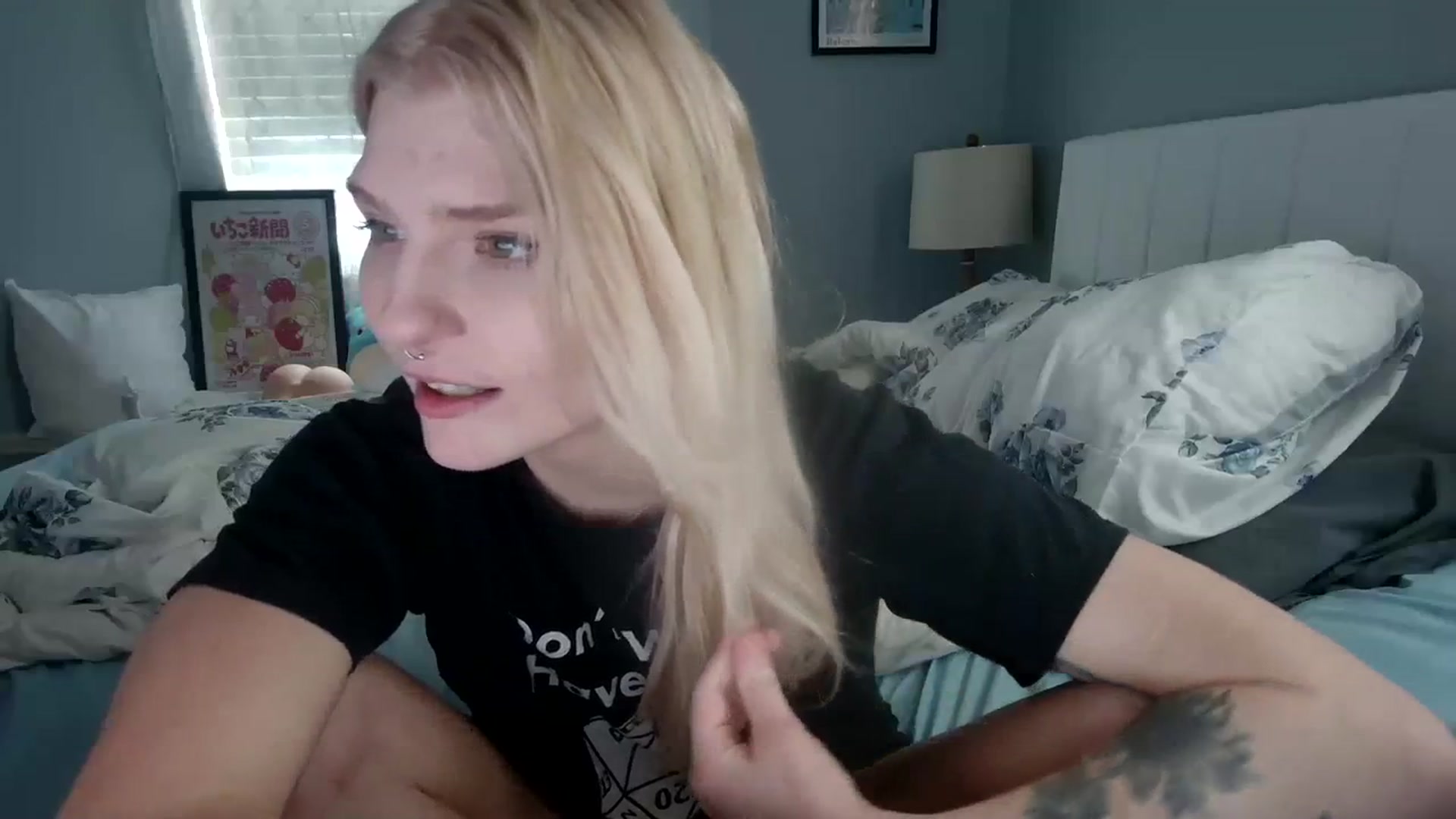Gallery image thumbnail from DuckChan0's myfreecams stream on, 01/05/2024, 17:32 image 12 of 20