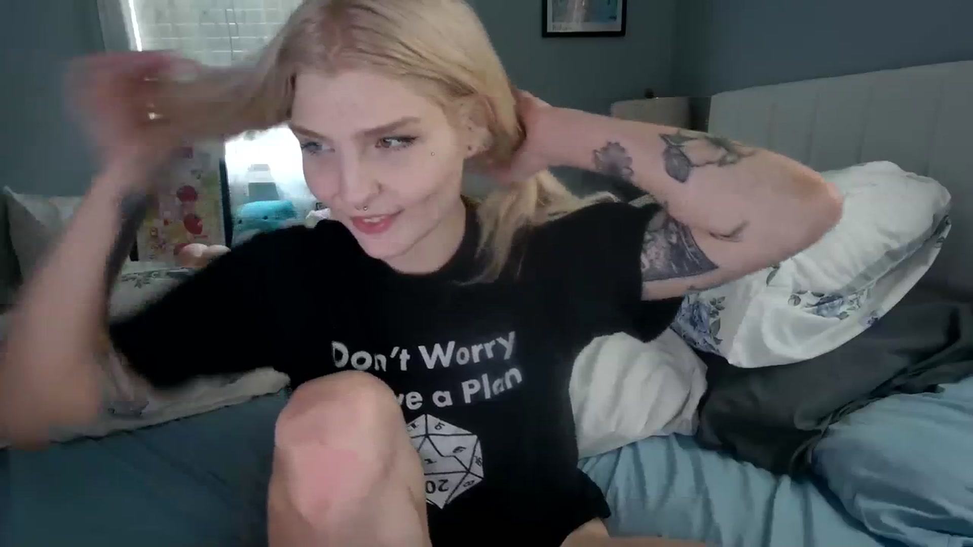 Gallery image thumbnail from DuckChan0's myfreecams stream on, 01/05/2024, 17:32 image 16 of 20
