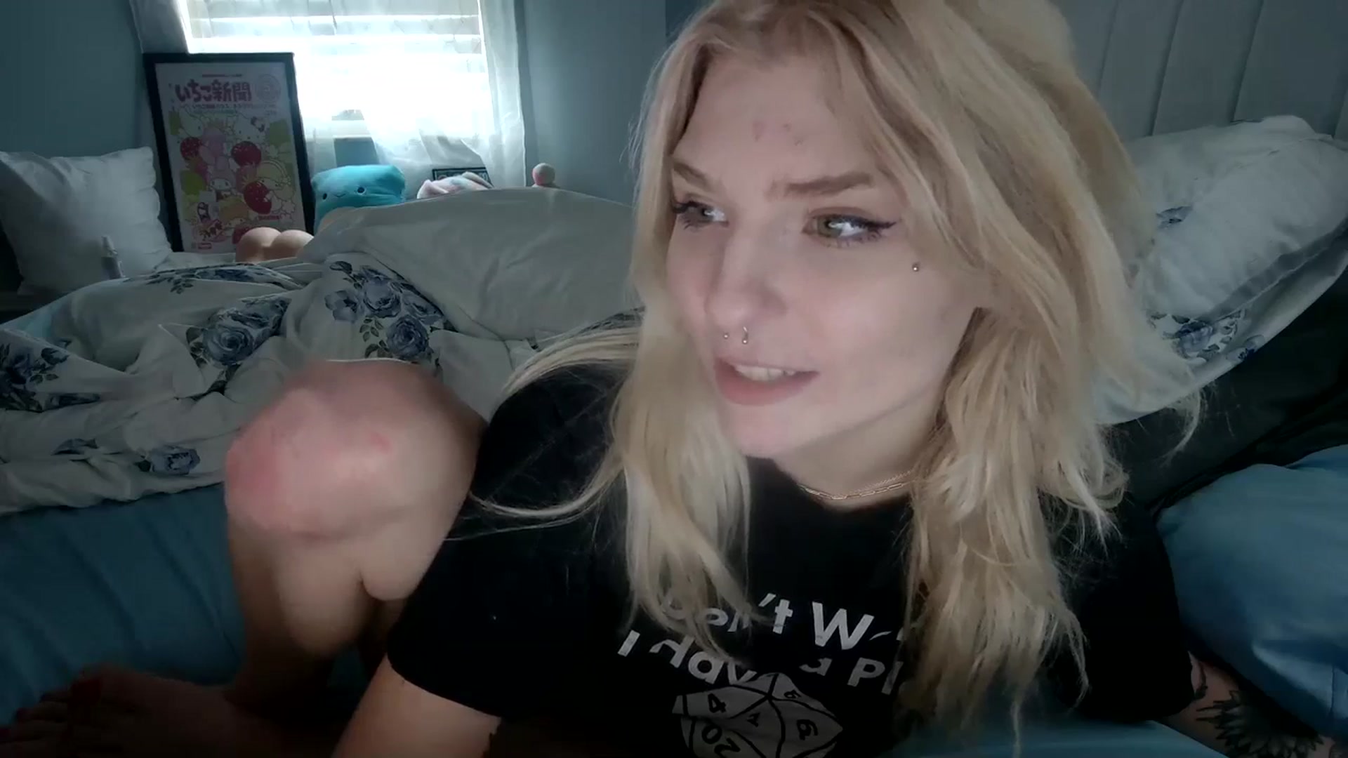 Gallery image thumbnail from DuckChan0's myfreecams stream on, 01/05/2024, 17:32 image 5 of 20
