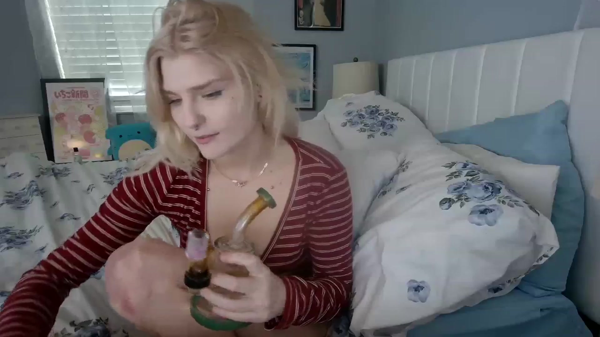 Gallery image thumbnail from DuckChan0's myfreecams stream on, 01/08/2024, 16:39 image 3 of 20