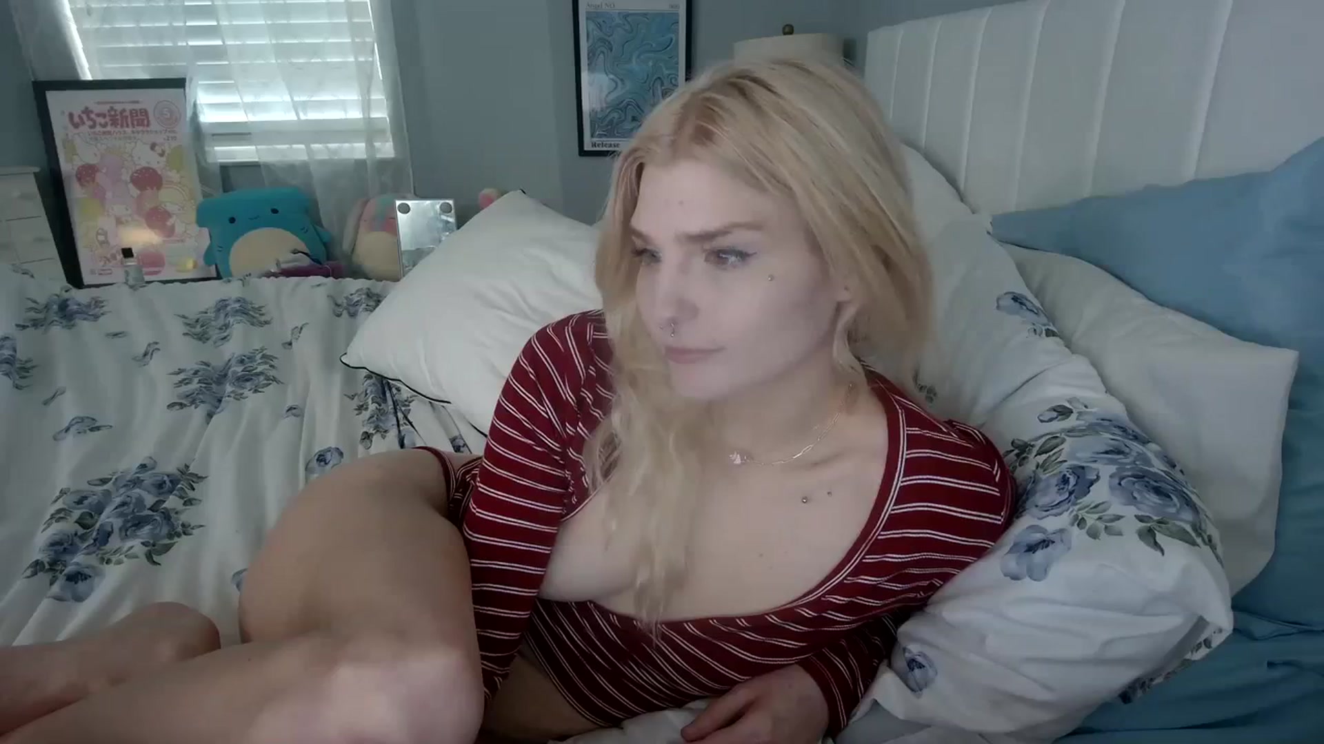 Gallery image thumbnail from DuckChan0's myfreecams stream on, 01/08/2024, 16:39 image 7 of 20