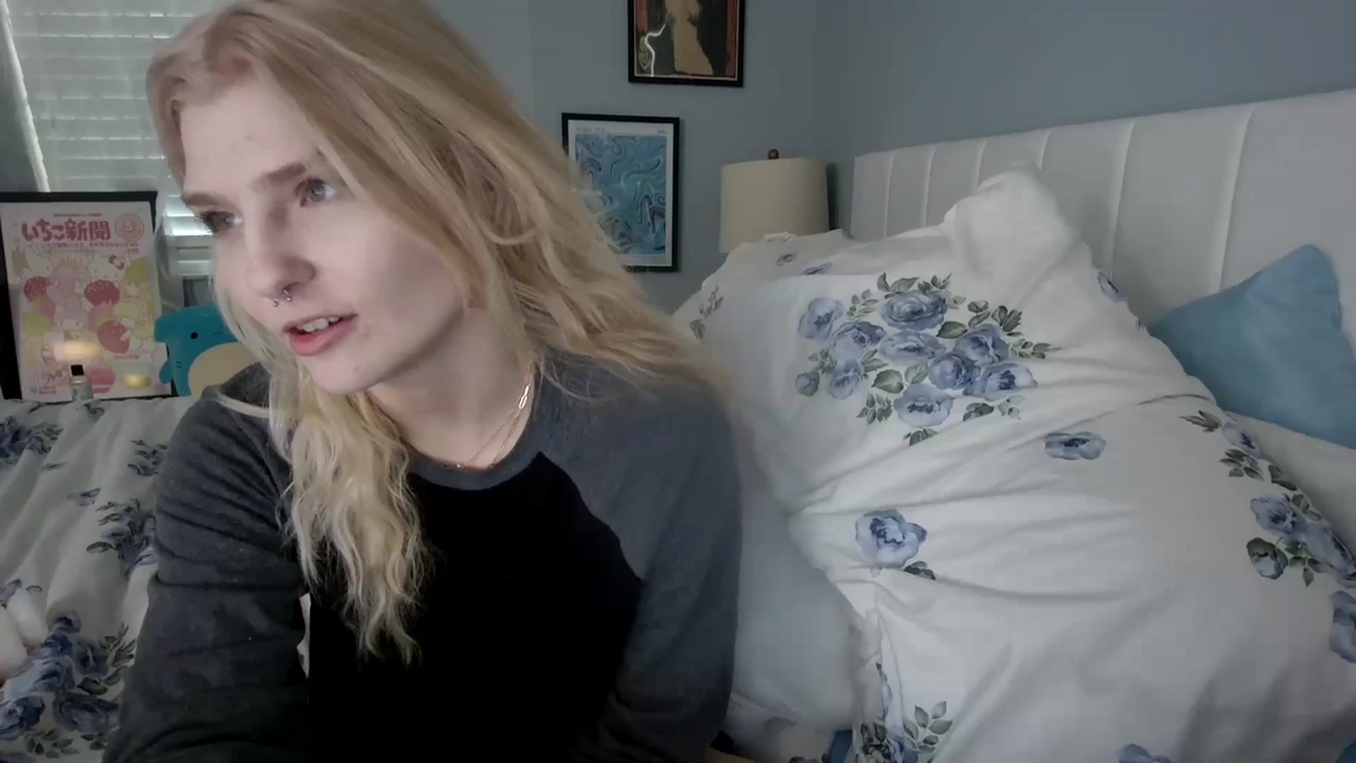 Gallery image thumbnail from DuckChan0's myfreecams stream on, 01/08/2024, 20:30 image 3 of 20