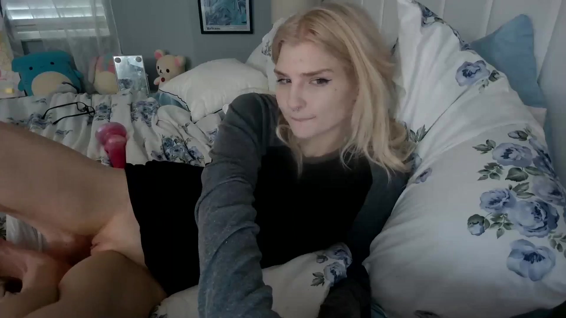 Gallery image thumbnail from DuckChan0's myfreecams stream on, 01/08/2024, 20:30 image 13 of 20