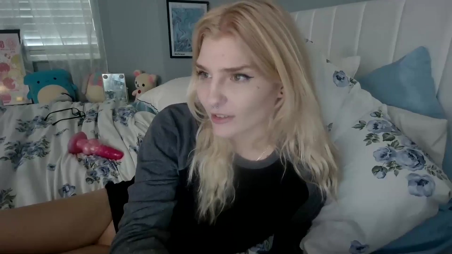 Gallery image thumbnail from DuckChan0's myfreecams stream on, 01/08/2024, 20:30 image 5 of 20